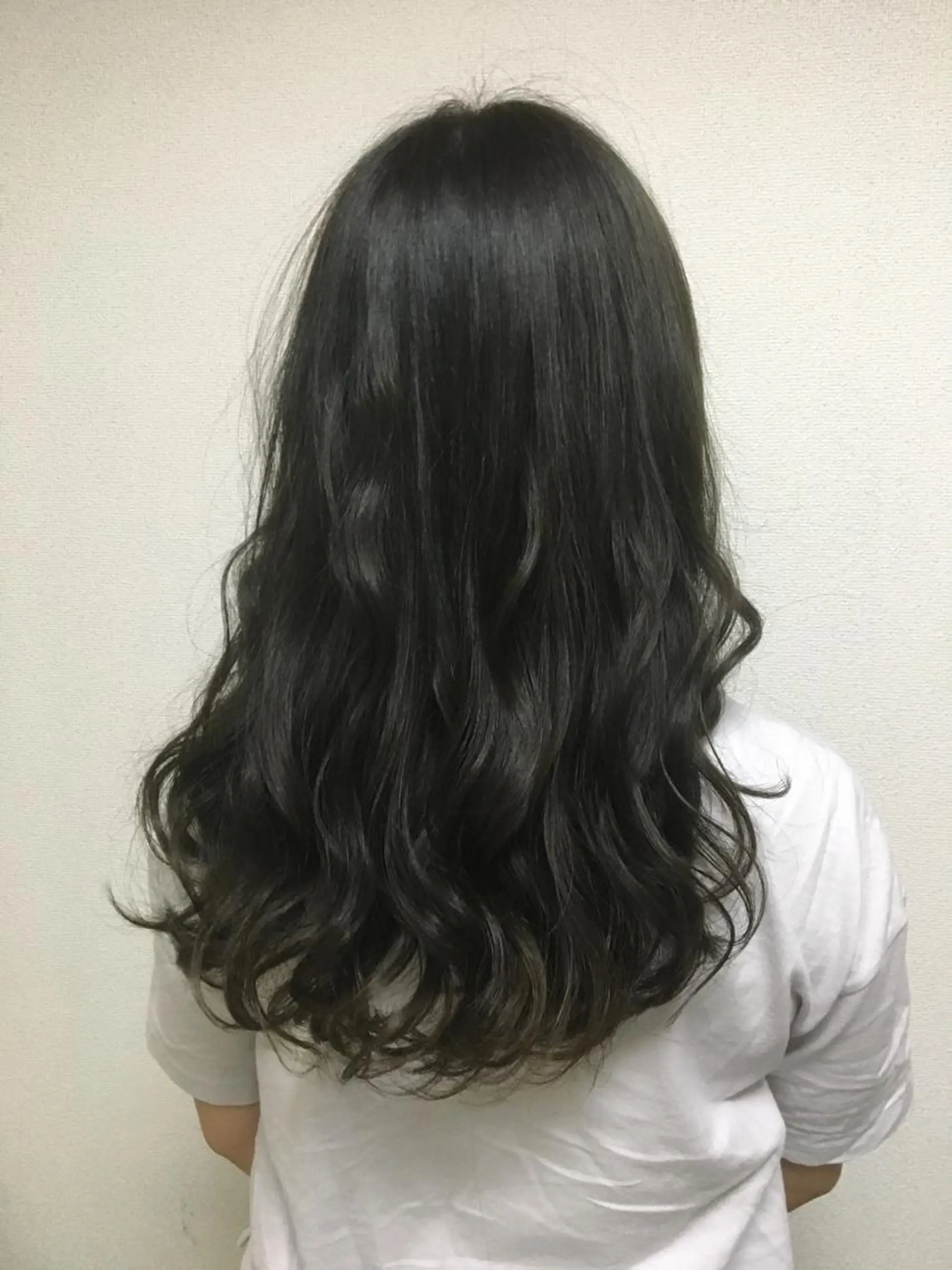 ロング カラー 乳井 悠香のヘアスタイル