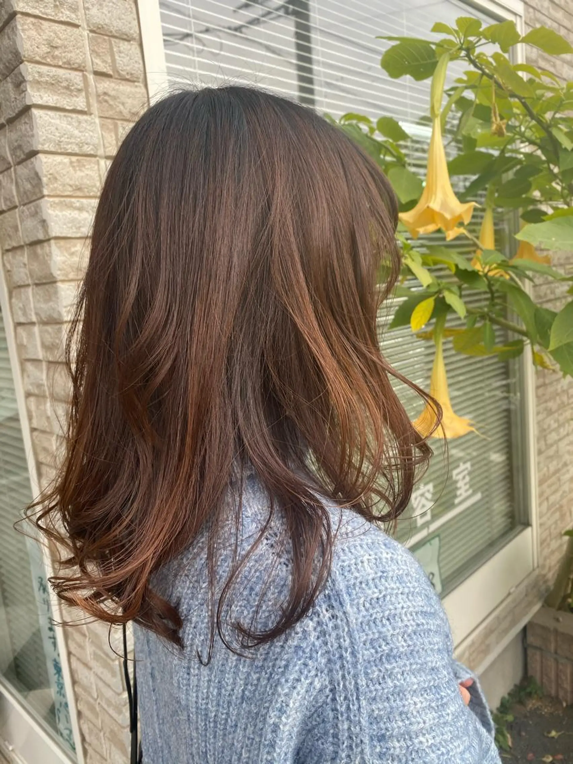 セミロング カット 永沼 真依のヘアスタイル