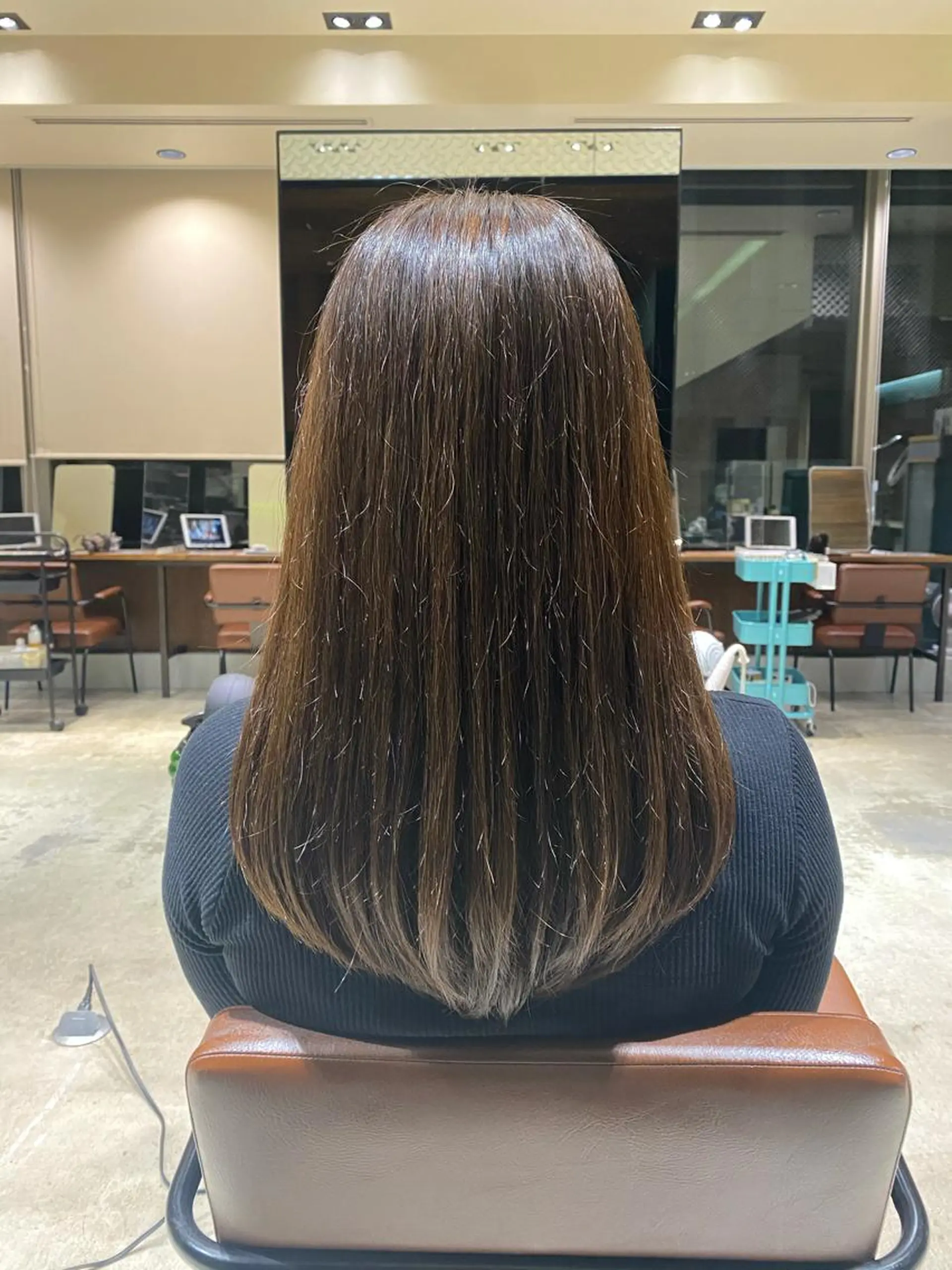 ロング カラー 三宅 志穏のヘアスタイル