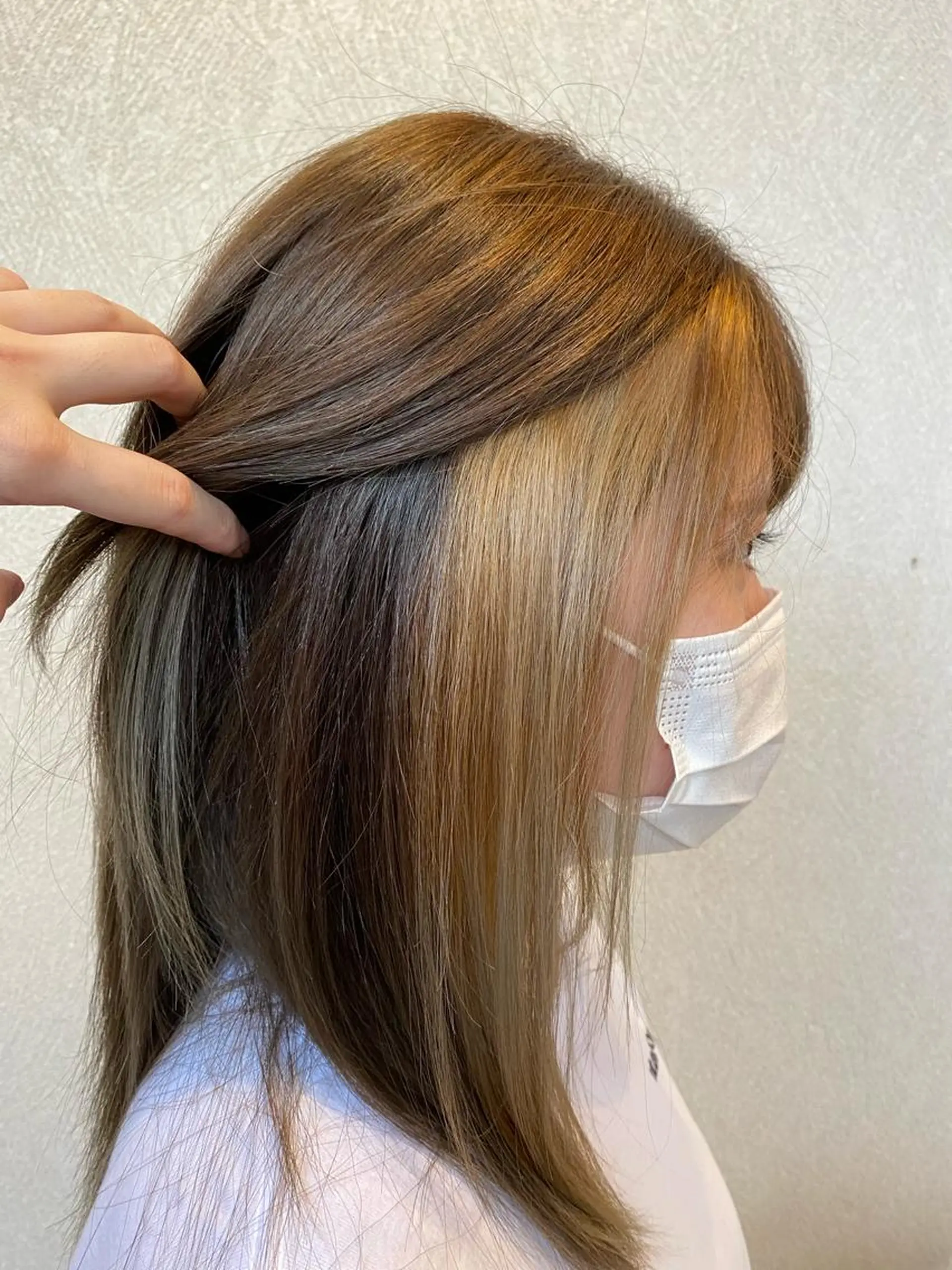 セミロング 加藤 郁のヘアスタイル