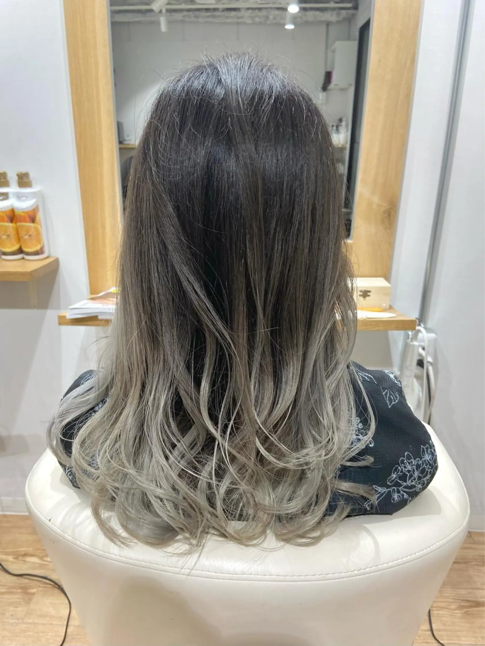 セミロング カラー 切りっぱなしボブ ショートボブ バレイヤージュ ブリーチ デザインカラー ヘアカラー hair studio Zen所属・Kensho 京都駅 ケアブリーチのヘアスタイル