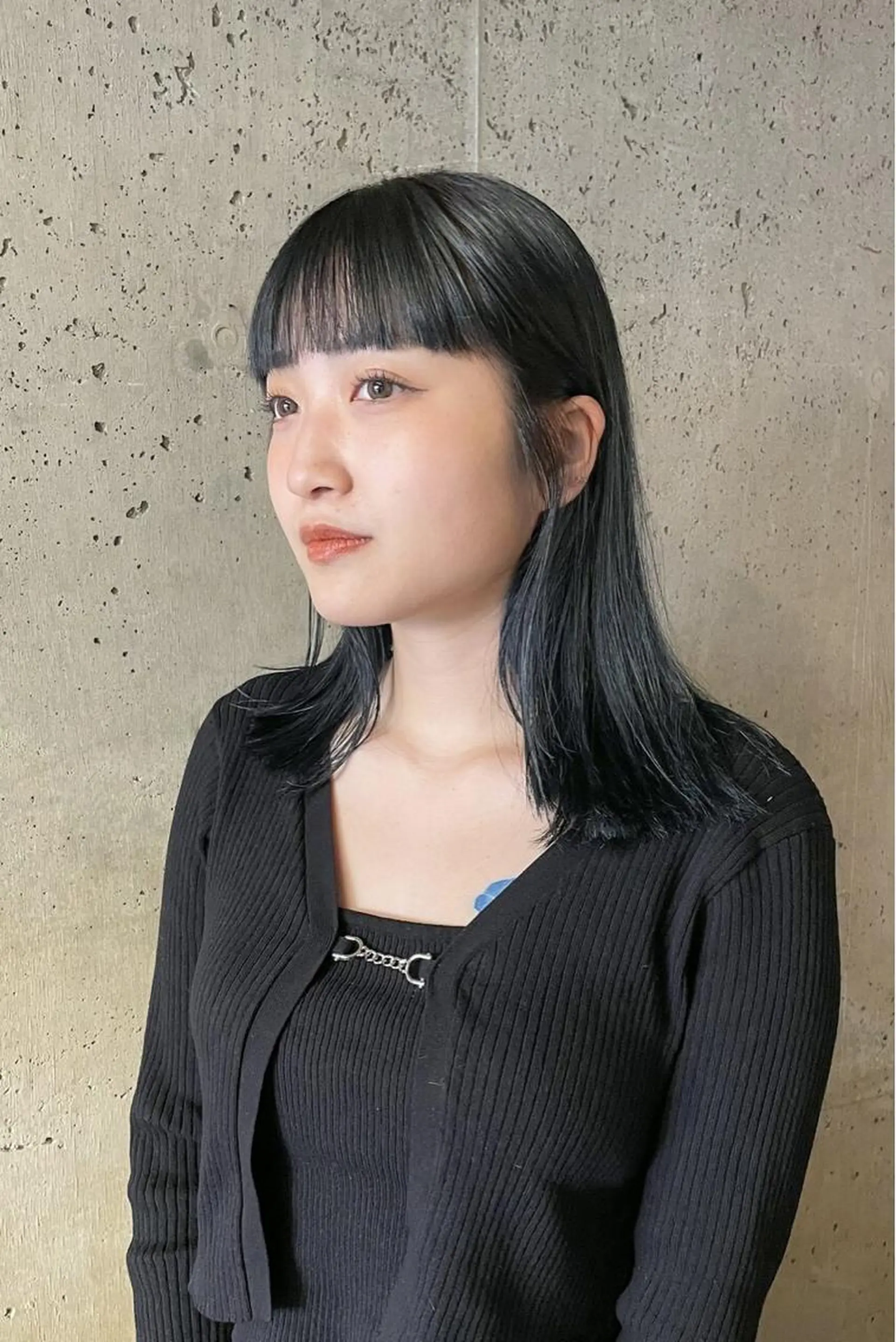 ミディアム カラー 黒髪 ブルーカラー ブルーブラック ヘアカラー トリートメント muku所属・ボブ/パーマ /muku サリのヘアスタイル