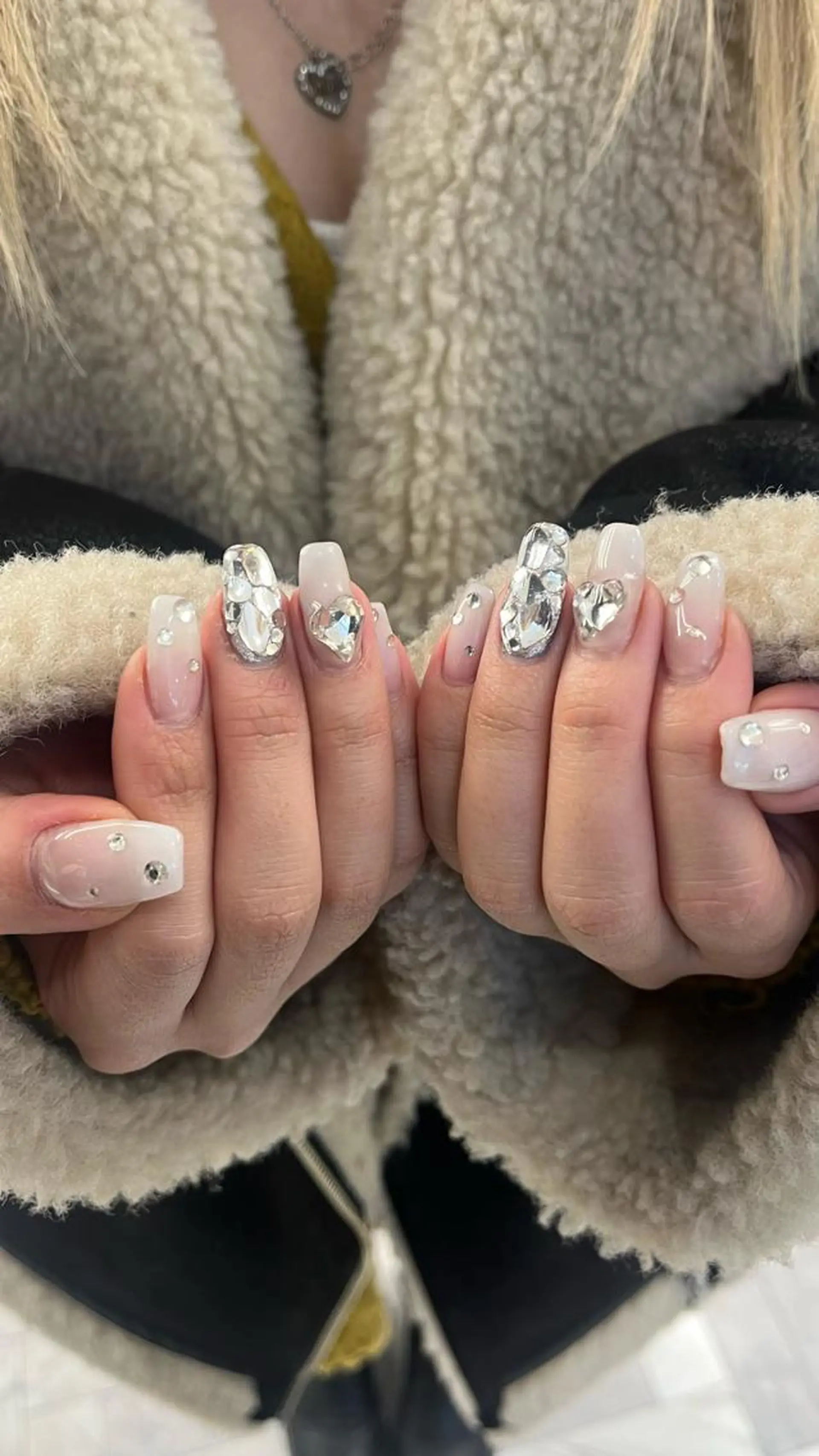 カラー ネイル マツエク・マツパ グラデーションカラー グラデーション ハンドネイル mai🤍縮毛酸性ス トレート/アイリストのヘアスタイル