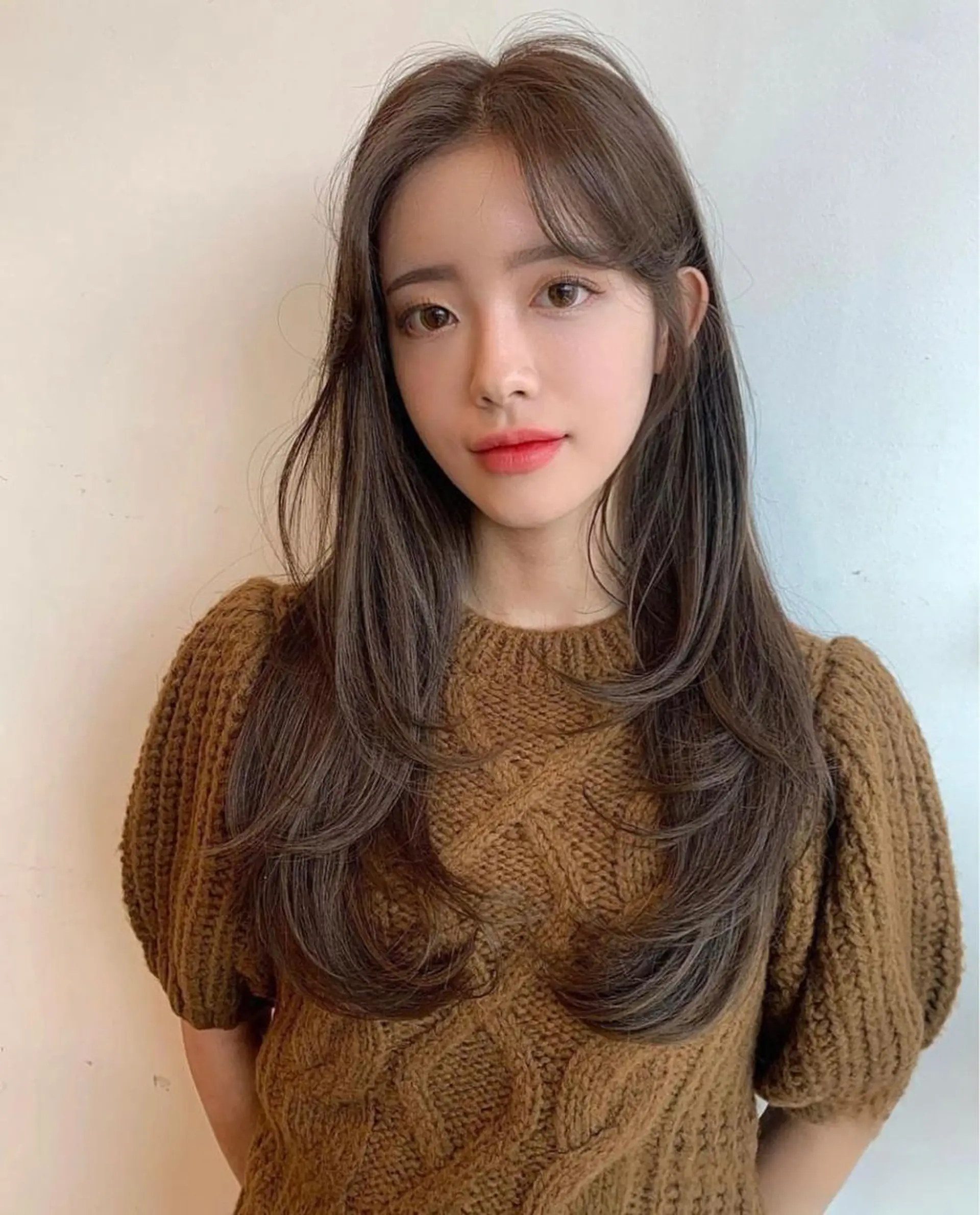 セミロング カラー ベージュカラー ブリーチ イヤリングカラー 韓国風カラー ブリーチなしカラー カット ヘアカラー トリートメント 鈴木 一貴のヘアスタイル