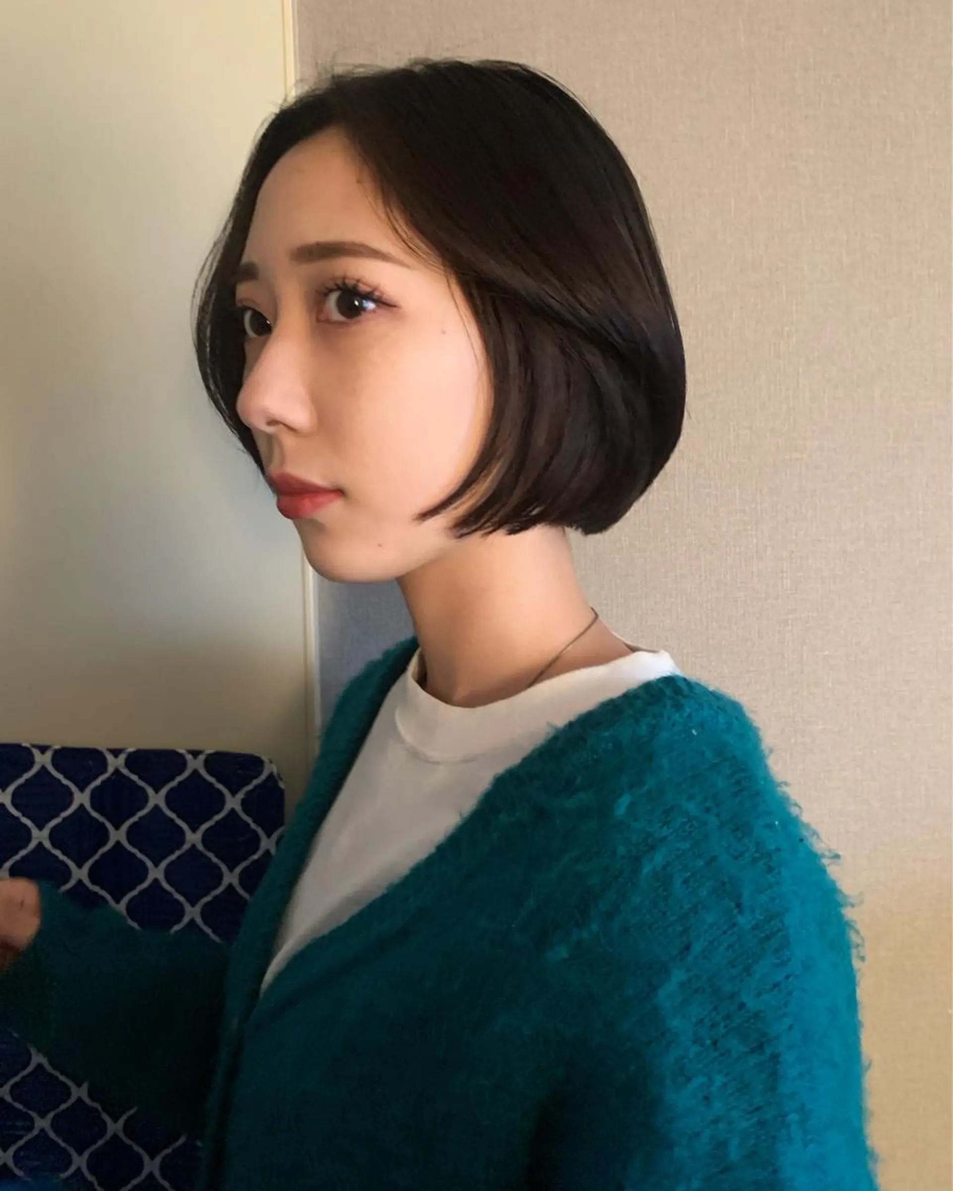 ショート カラー NERO 眞下秋歩のヘアスタイル