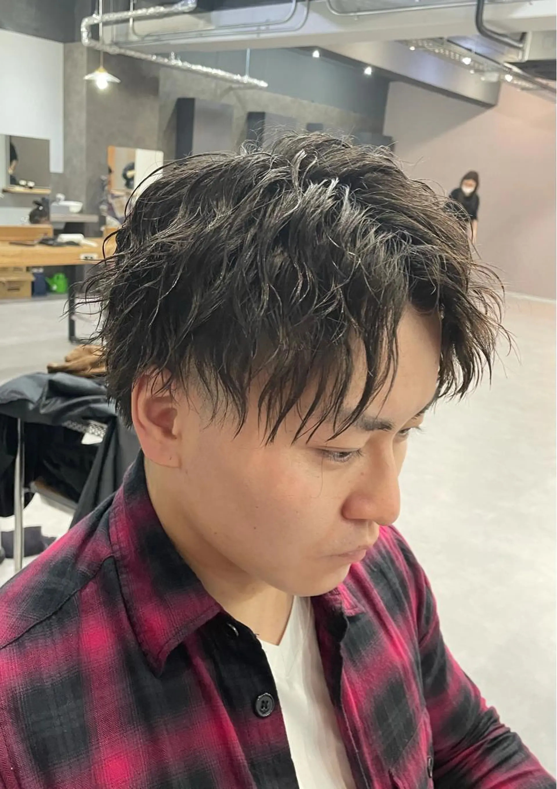 ミディアム カラー メンズ カット パーマ 西村あきや トレンド韓国ヘアのヘアスタイル