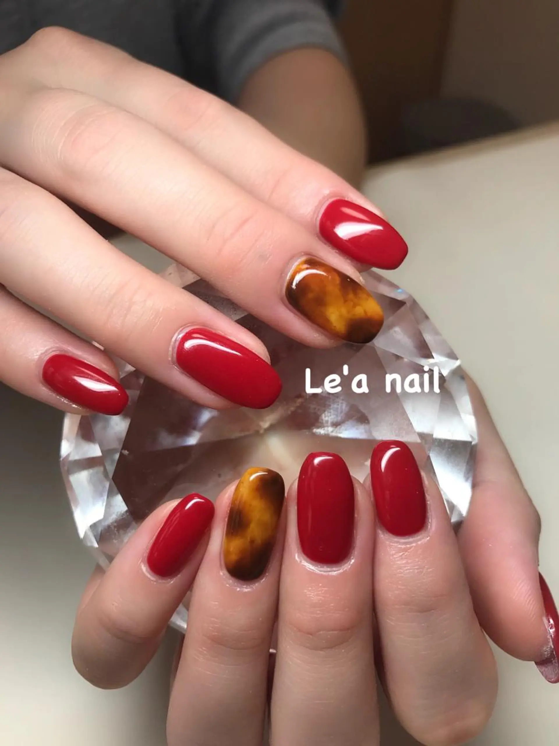 ネイル べっ甲ネイル ハンドネイル 'mm所属・'mm  (ミリ) ＭＡＮＡＭＩのネイルデザイン