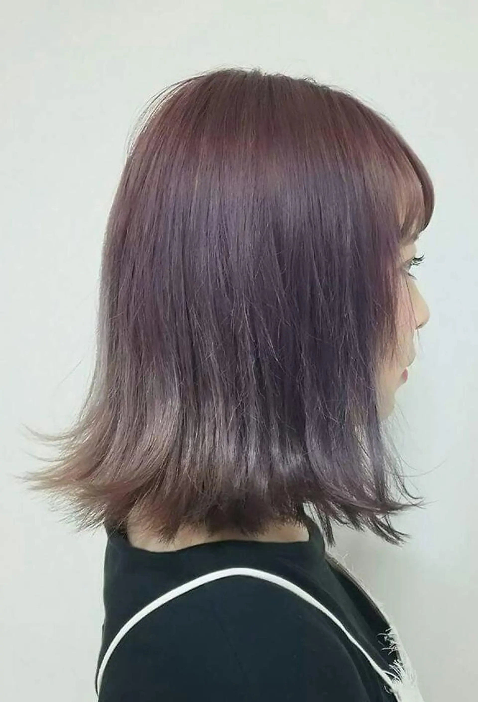 ミディアム カラー ブリーチ ピンクカラー シルバー バイオレットカラー 外ハネヘア 【Sweep】おじま のぞみのヘアスタイル