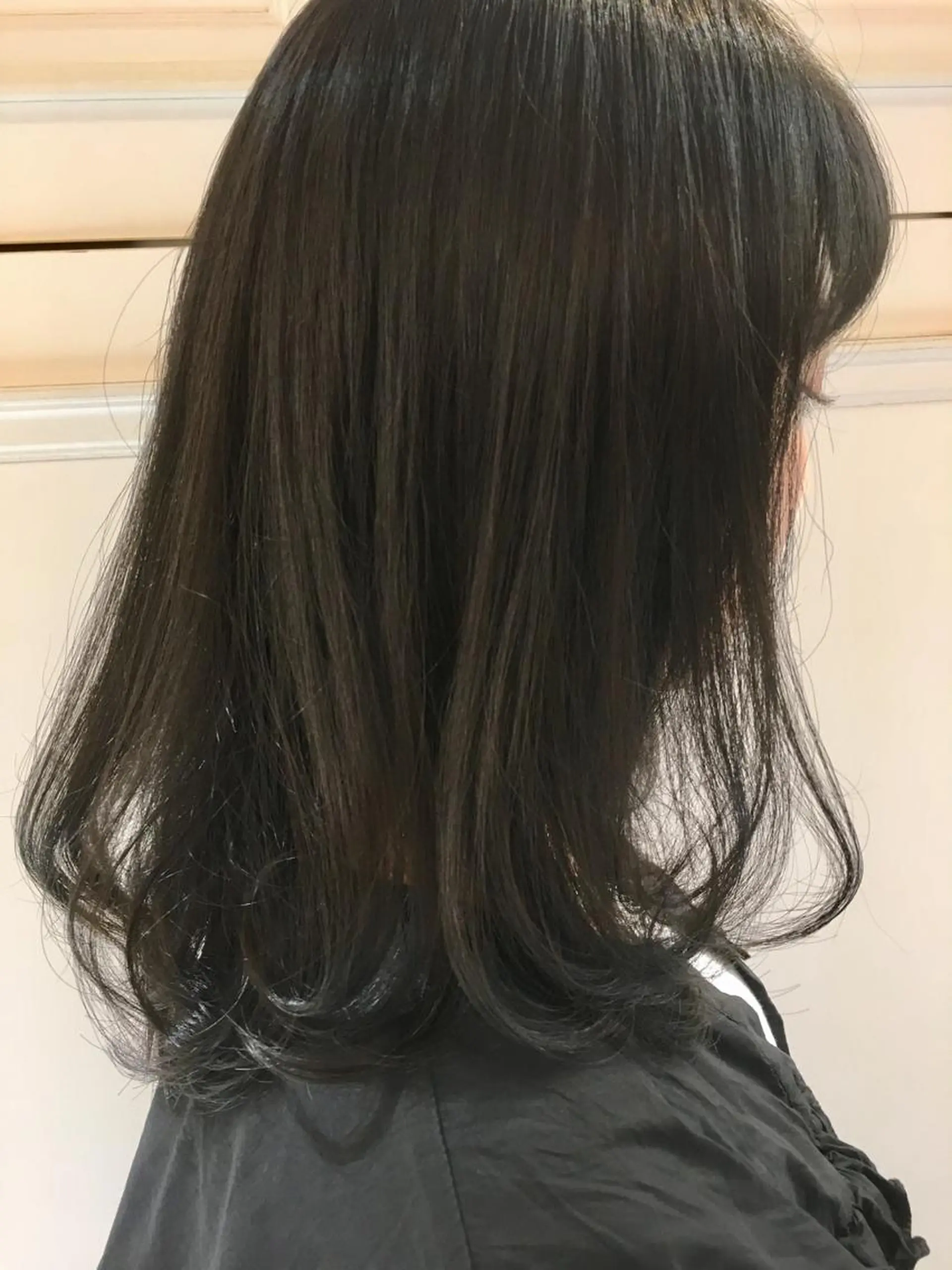 セミロング レイヤーカット fukuyasu rikaのネイルデザイン