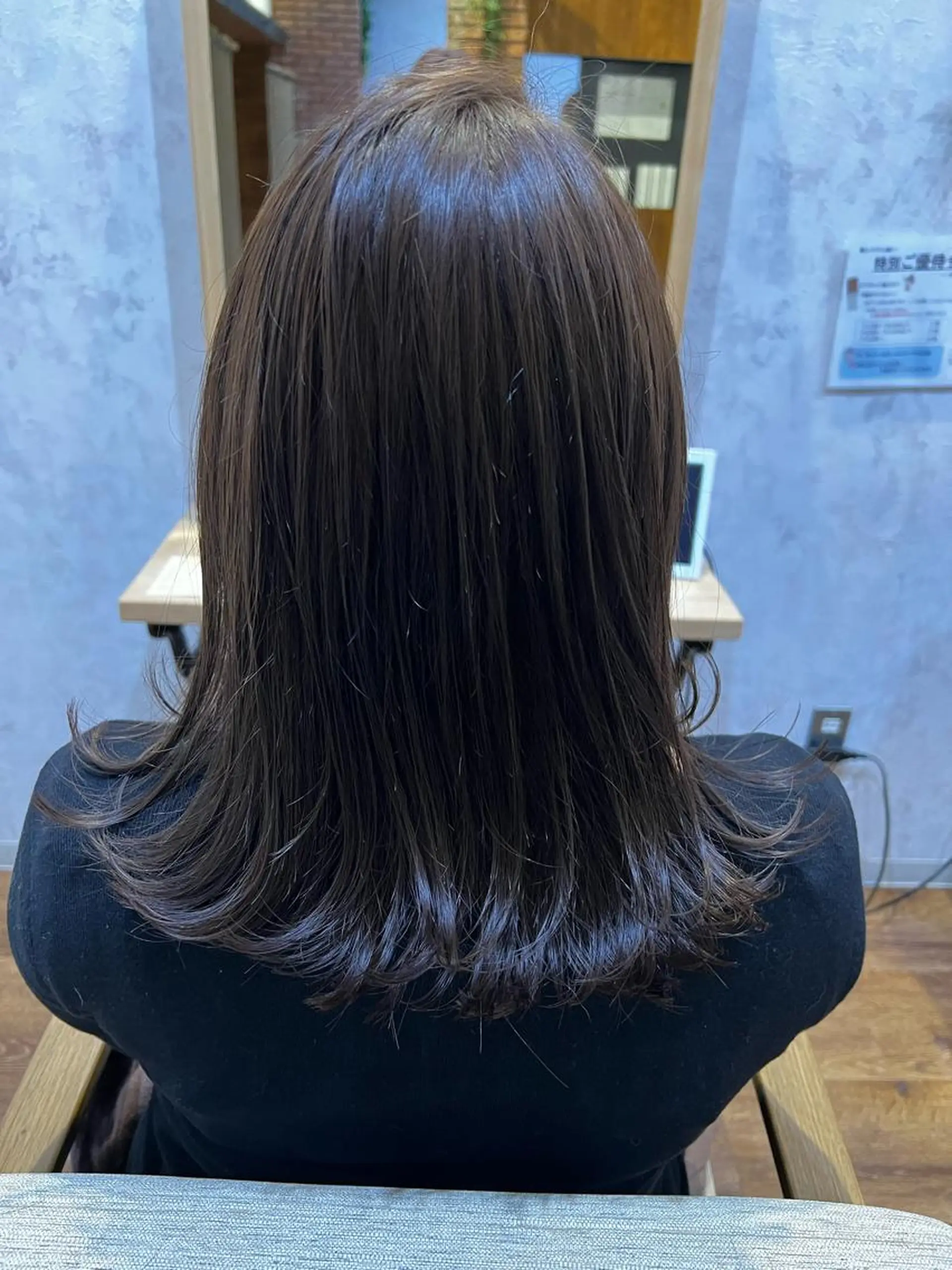 ミディアム カラー アッシュ レイヤーカット 三條場 彩夏のヘアスタイル