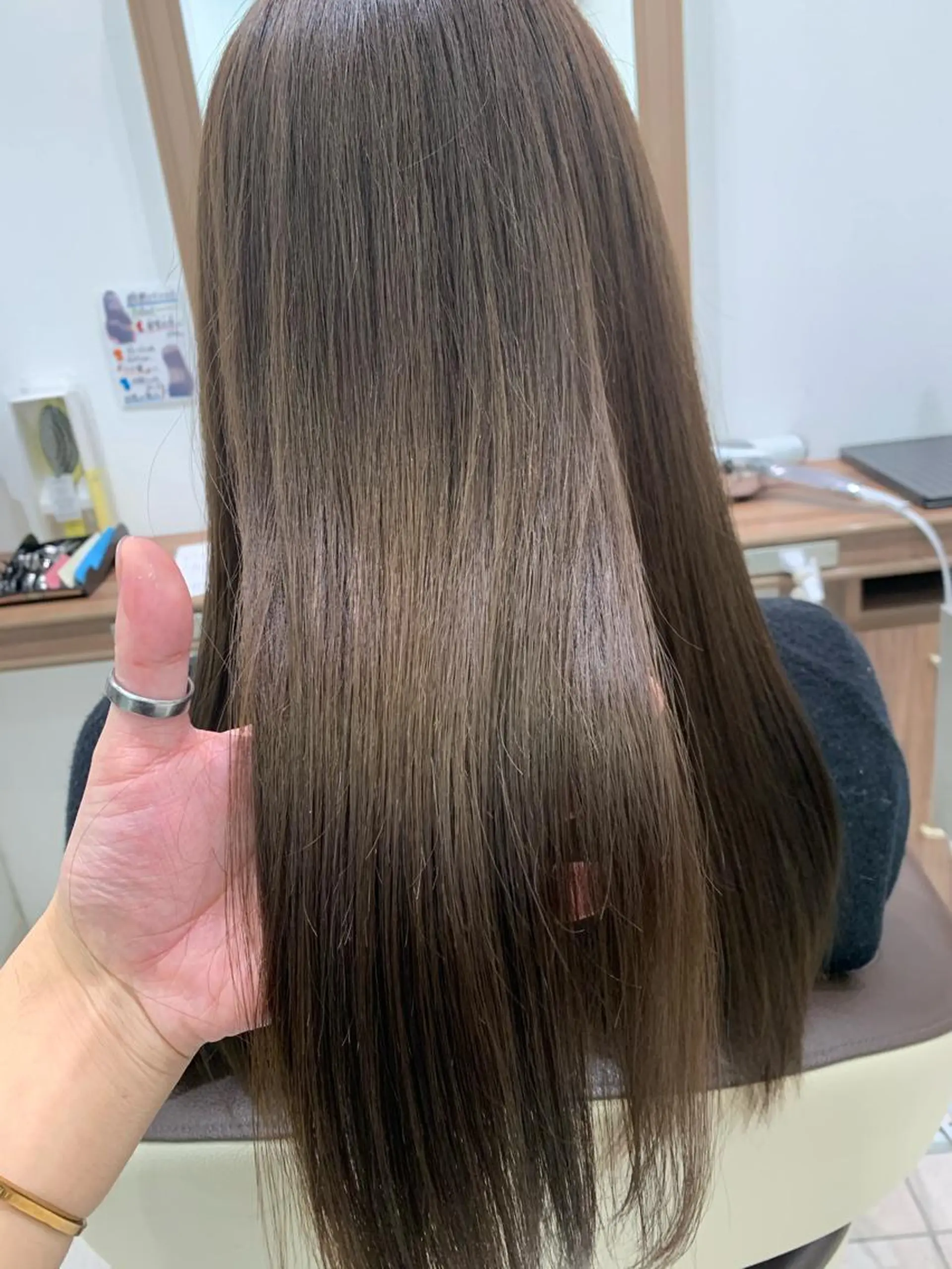 セミロング カラー ナカタケ ユウのヘアスタイル