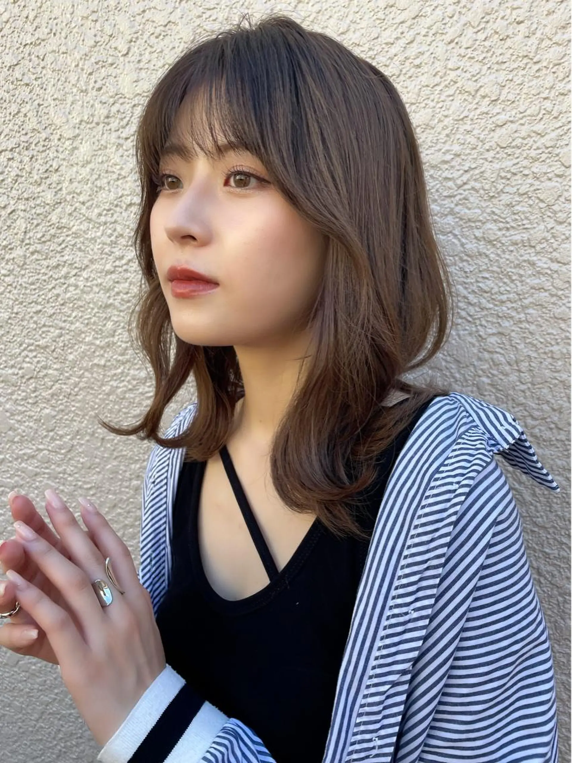 ミディアム カラー アッシュ 黒髪 ブリーチ ブルーカラー ブルーブラック オリーブカラー 特化　　kaiのヘアスタイル