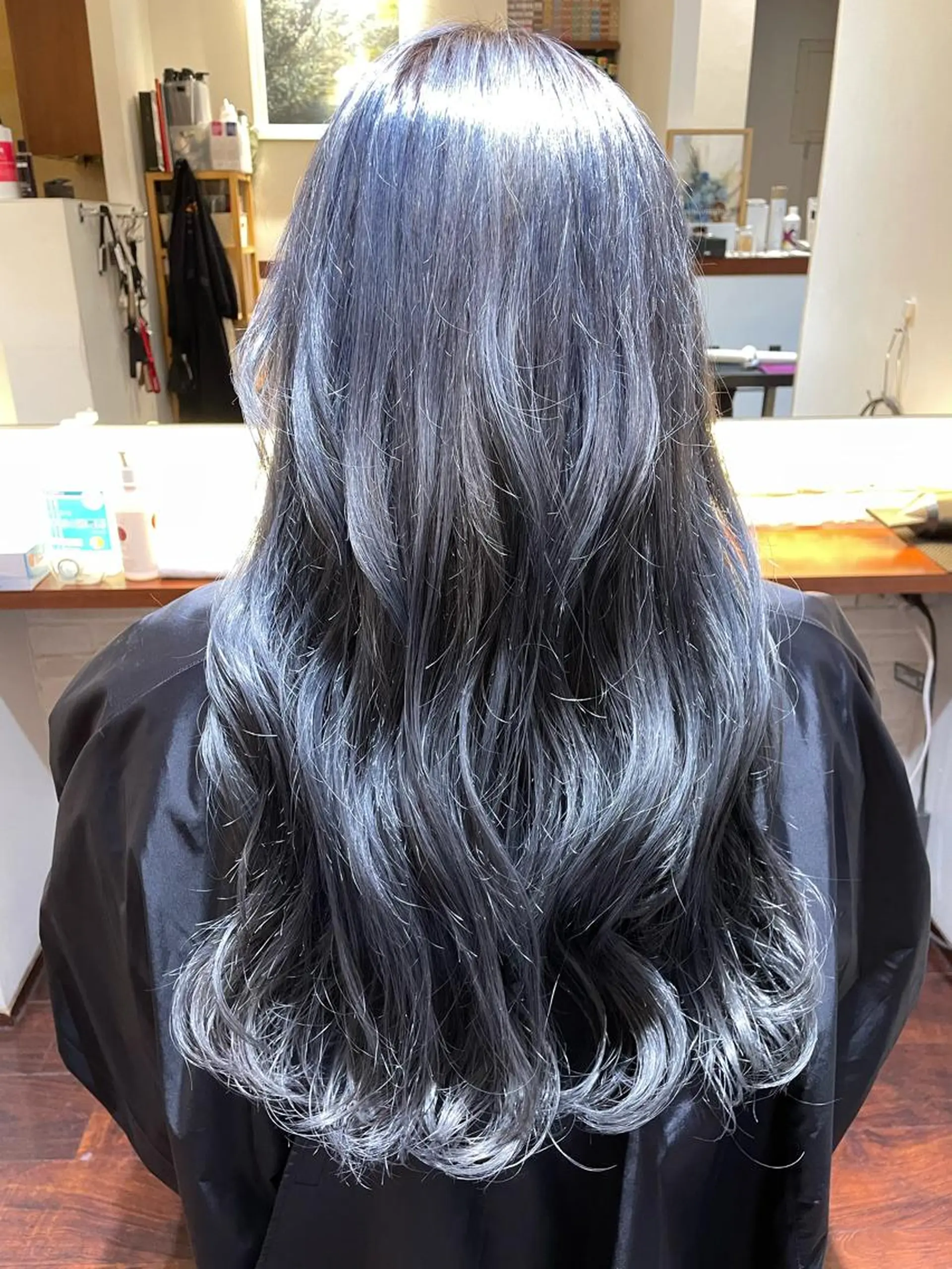 ロング カラー ブルーカラー シルバー ヘアカラー トリートメント CoCooN 店長 さのえみのヘアスタイル