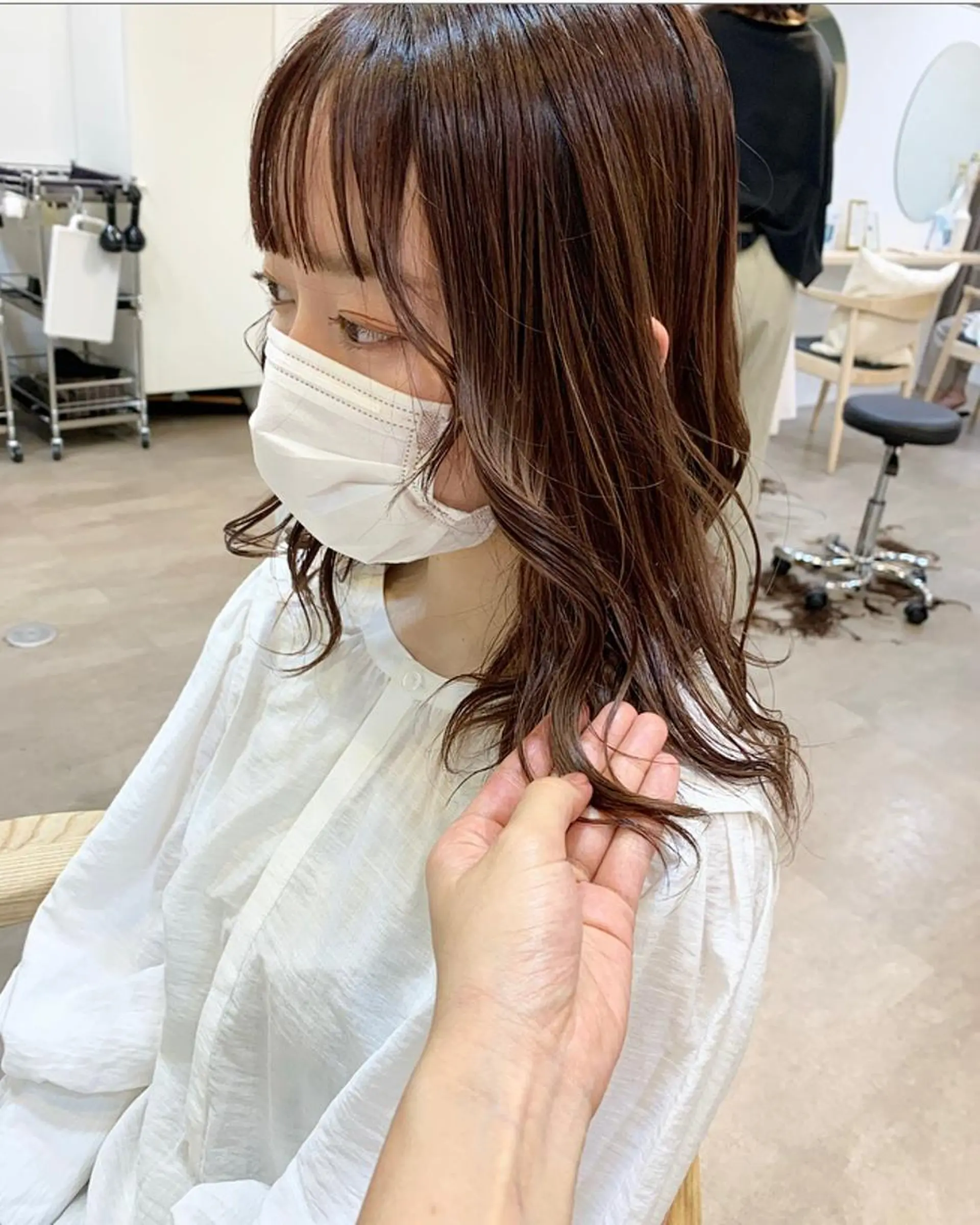 セミロング カラー ブリーチ 佐藤 永夏のヘアスタイル