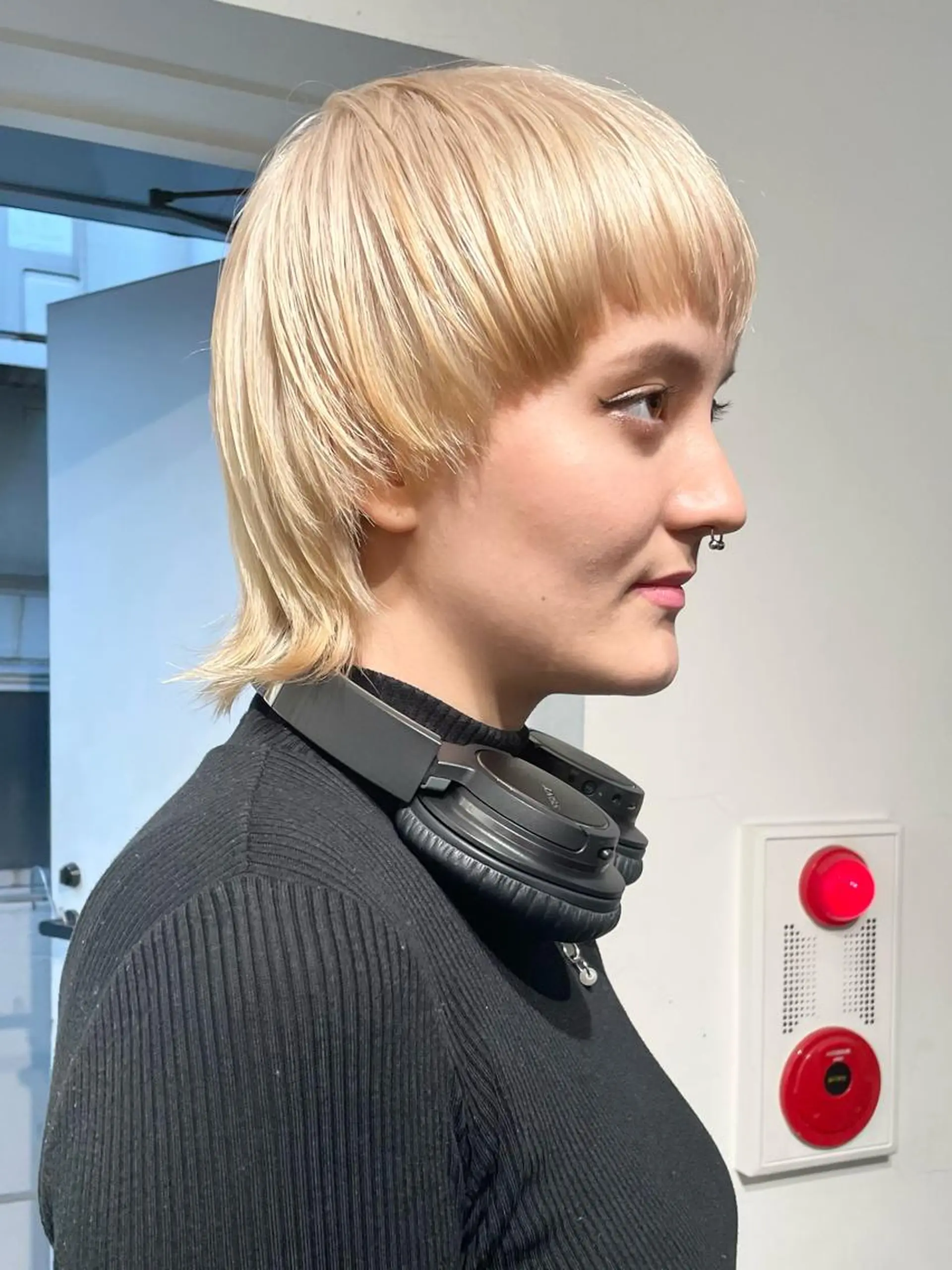 ミディアム カラー アッシュ アッシュブラウン アッシュグレー ミストバング ベージュカラー ヘアカラー トリートメント メンズカット/ スパイキーショートのヘアスタイル