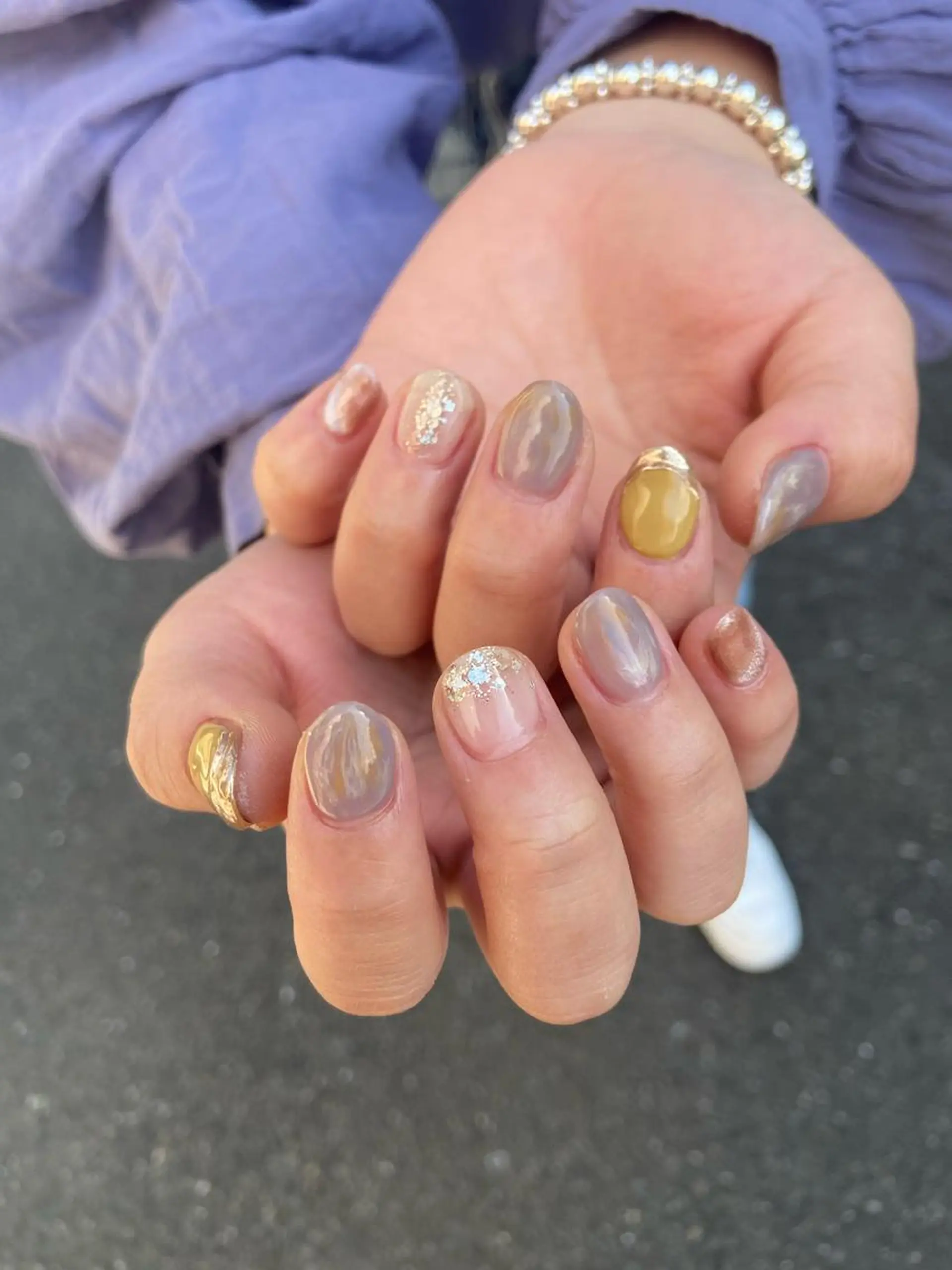 ネイル アートネイル ミラーネイル ニュアンスネイル パープル 黄色 . unffのネイルデザイン