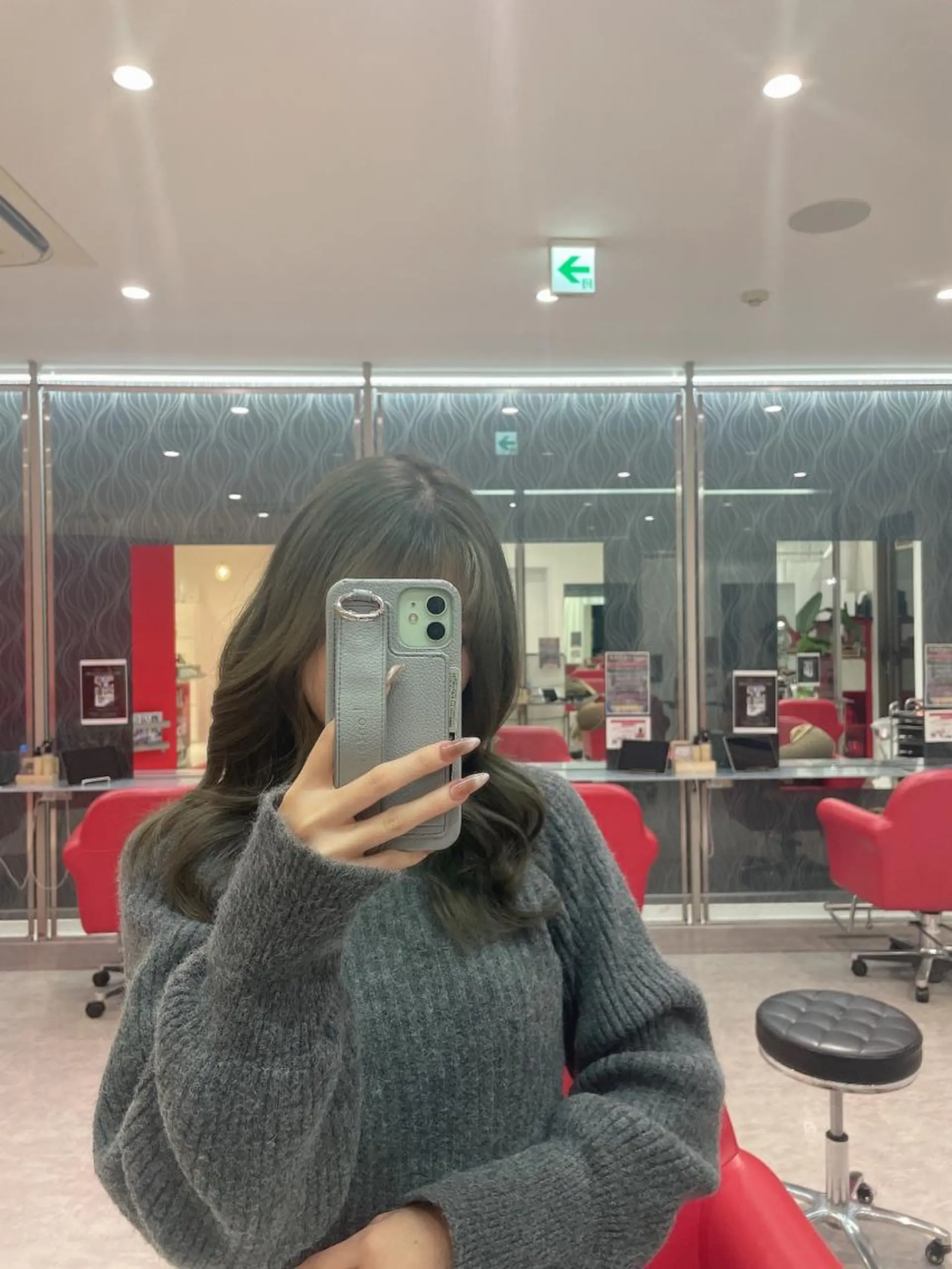 ロング カラー グレージュ オリーブグレージュ オリーブグレー Merlyosaka所属・Merlyosaka 早川未来のヘアスタイル