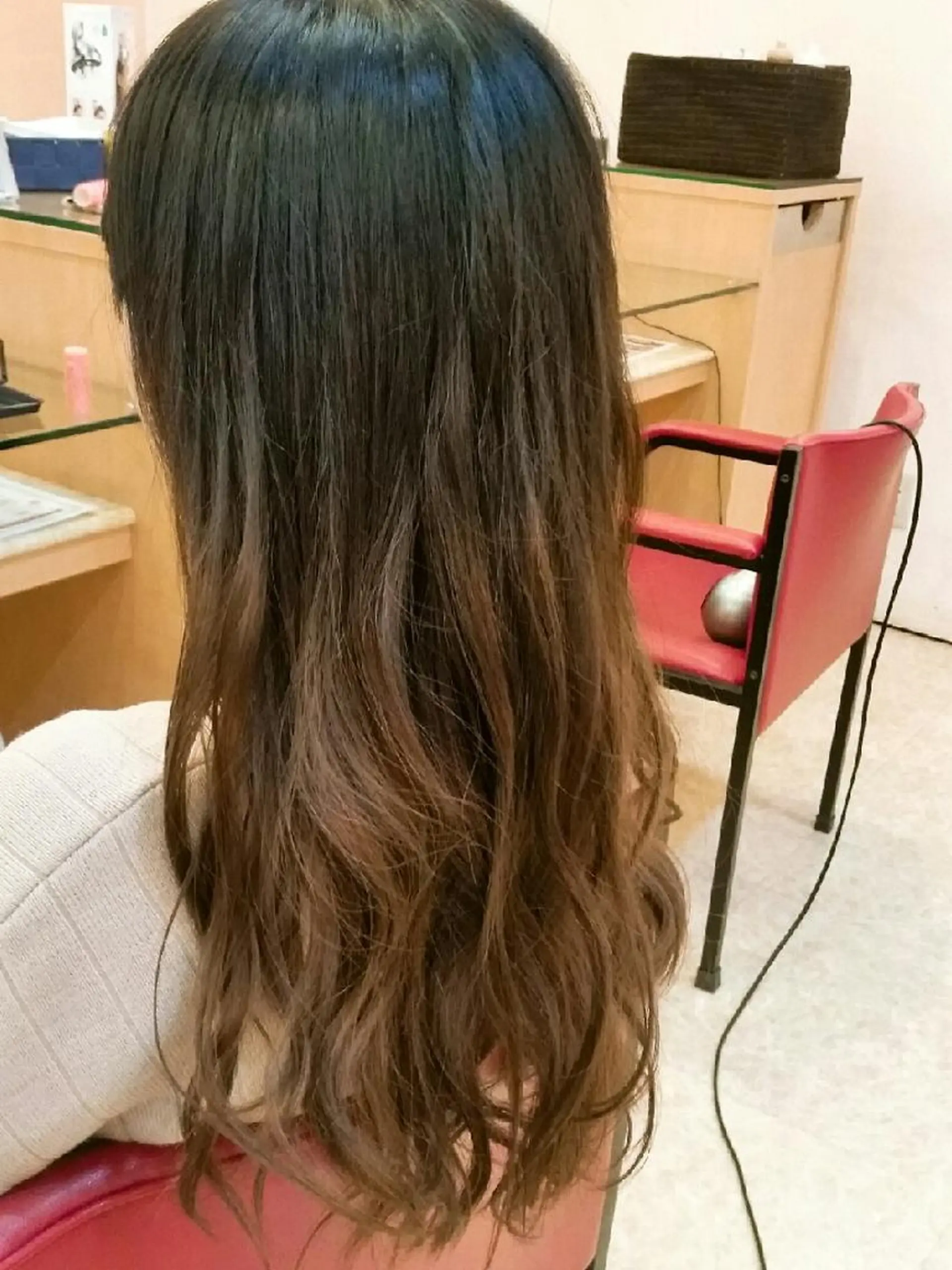 カラー ベージュカラー グラデーションカラー EMANON名古屋所属・美谷添（ミヤゾエ） まどか大人ヘアサロンのヘアスタイル