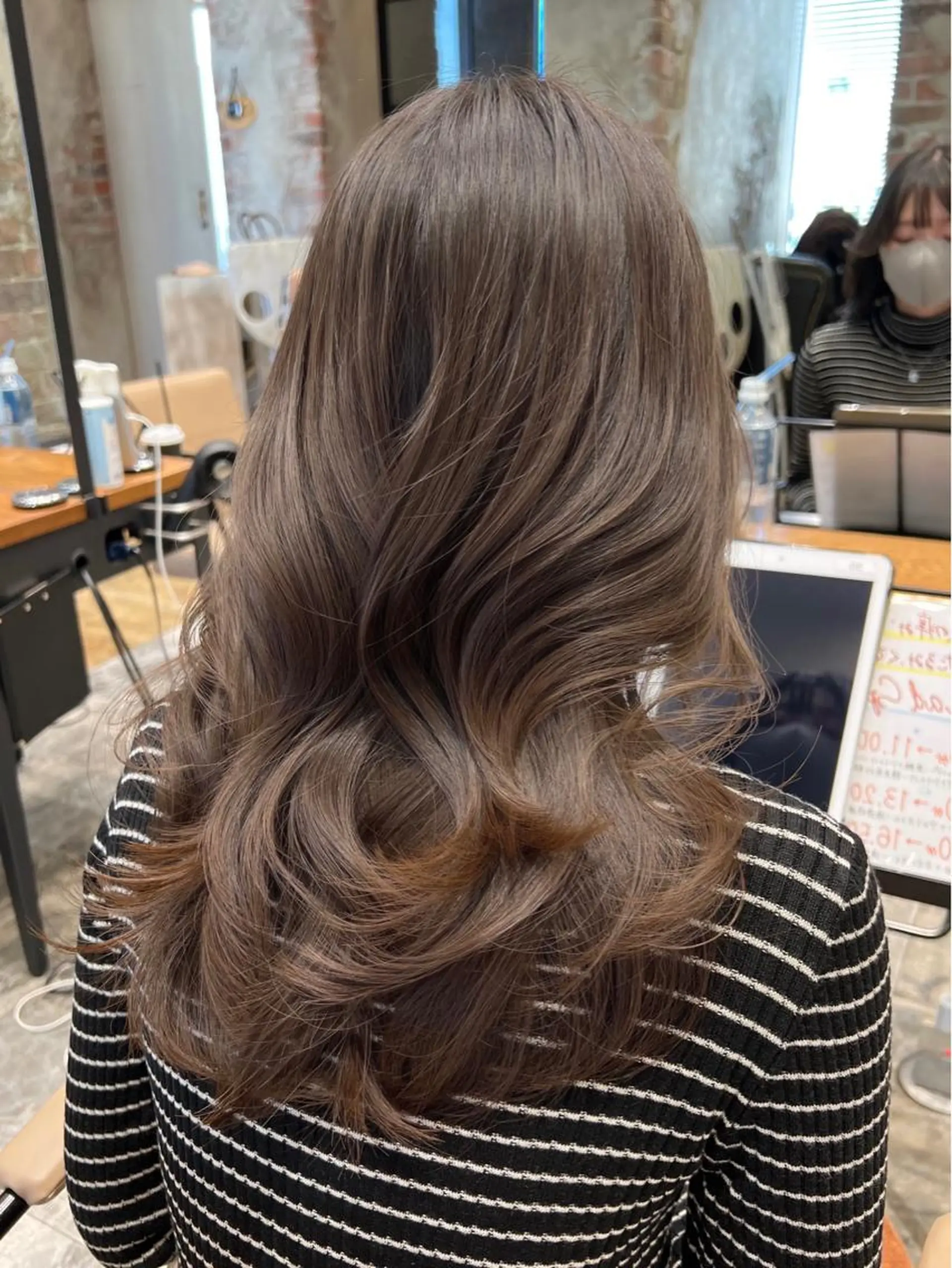 セミロング カラー ベージュカラー ブラウンカラー くびれヘア 韓国風ヘア 似合わせカット 日本一の小顔カット/ ボブ/顔周り/韓国のヘアスタイル