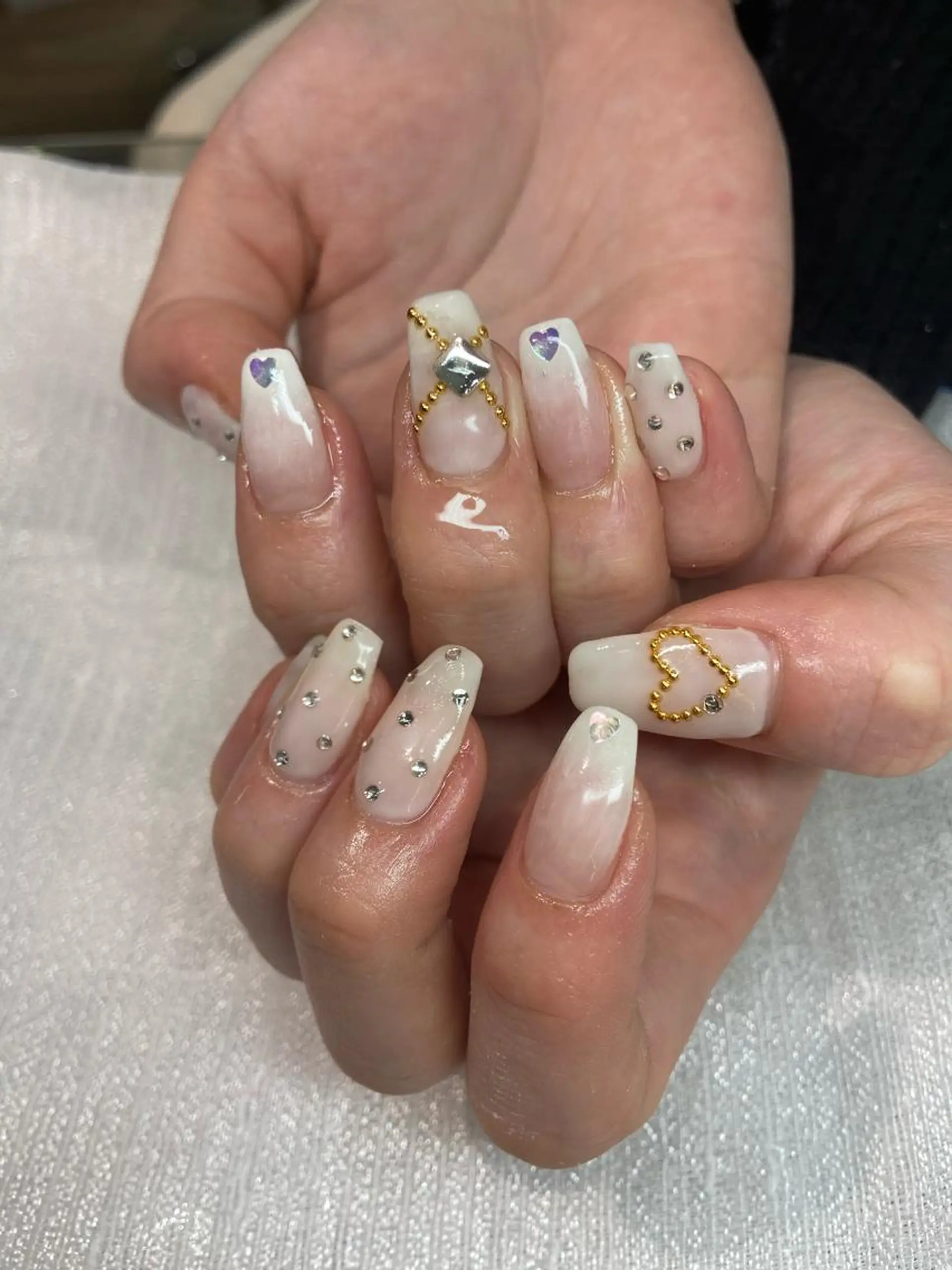 ネイル ホワイト 🧸プルエクステ❤︎ ネイルKAO🧸のヘアスタイル