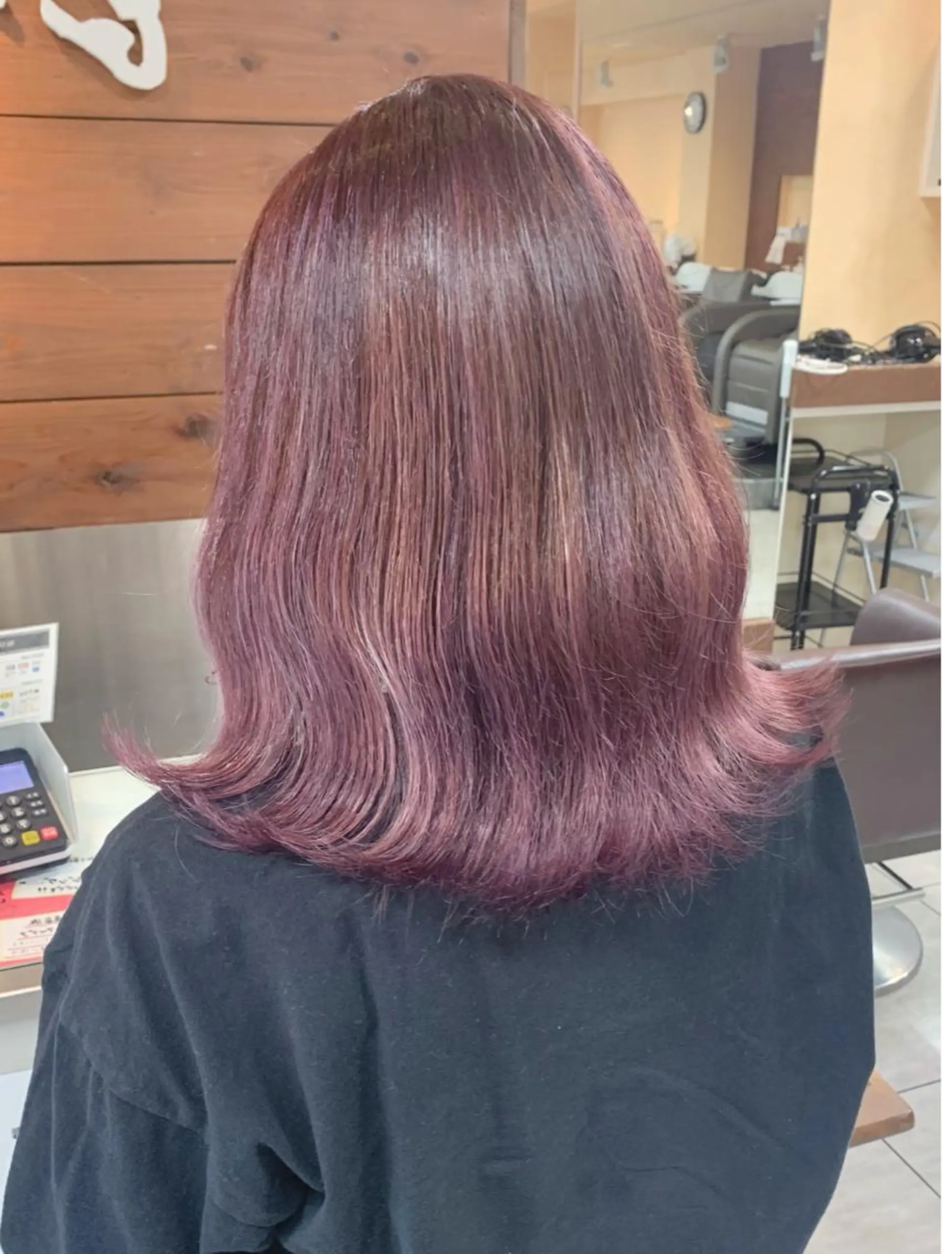 ミディアム アッシュ パープルカラー カット ヘアカラー 🫧艶髪カラー🫧 森本くるみのヘアスタイル