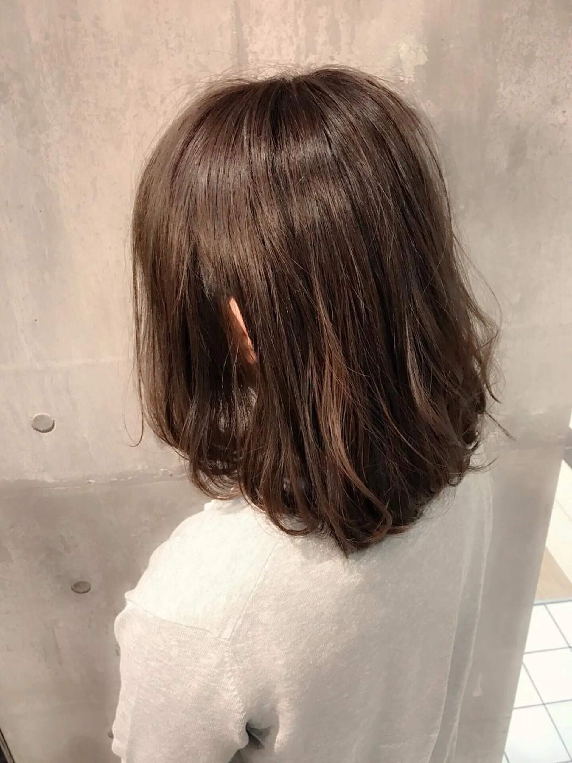 ミディアム カラー グレージュ カット パーマ トリートメント 髪質改善ｶﾗｰ ｹｱﾌﾞﾘｰﾁ/ﾀﾑのヘアスタイル