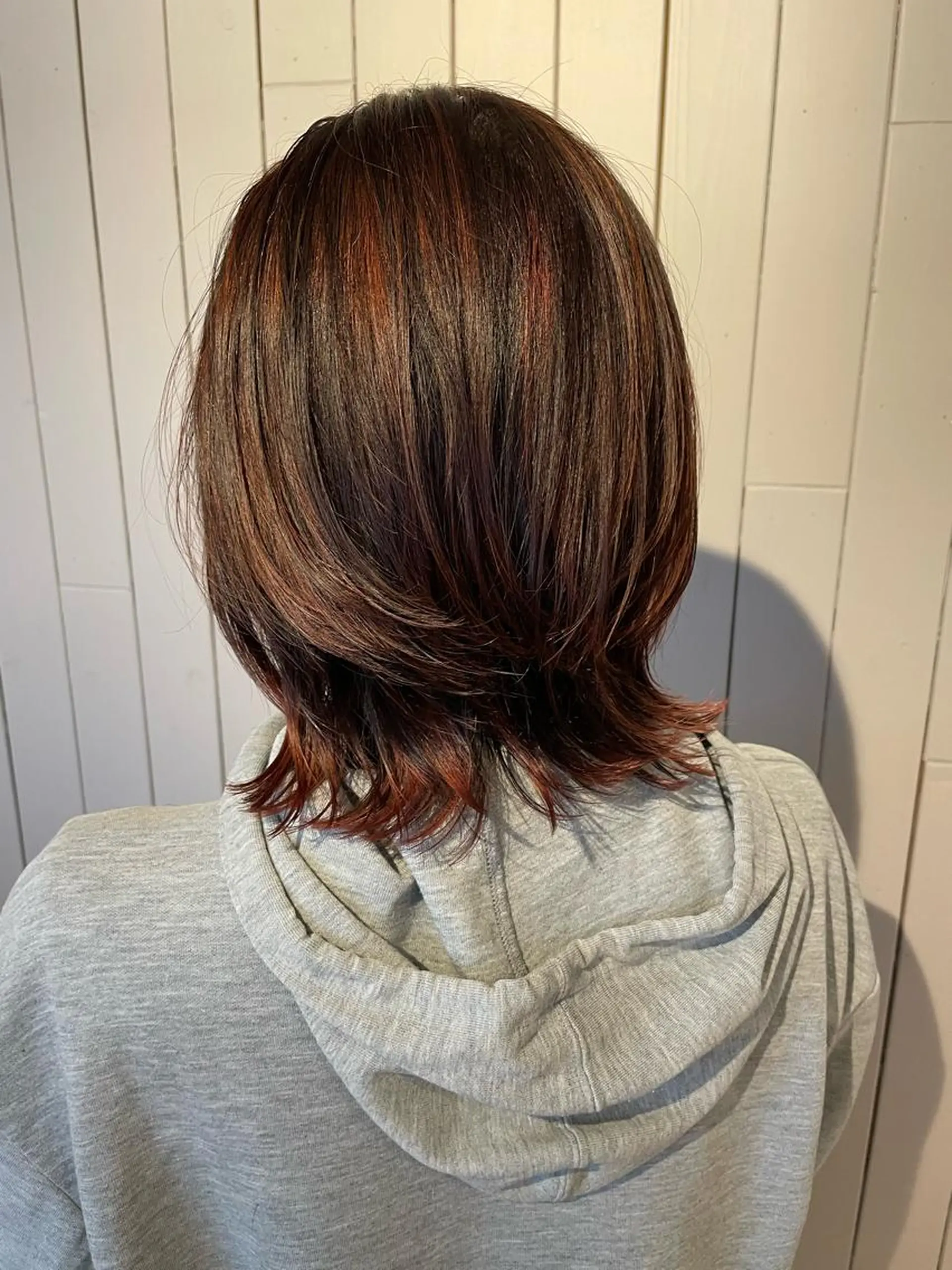 ミディアム カラー ハイライトカラー ピンクカラー ハイライト ウルフカット モードケイズ塚口 河野髪質改善ioLuのヘアスタイル