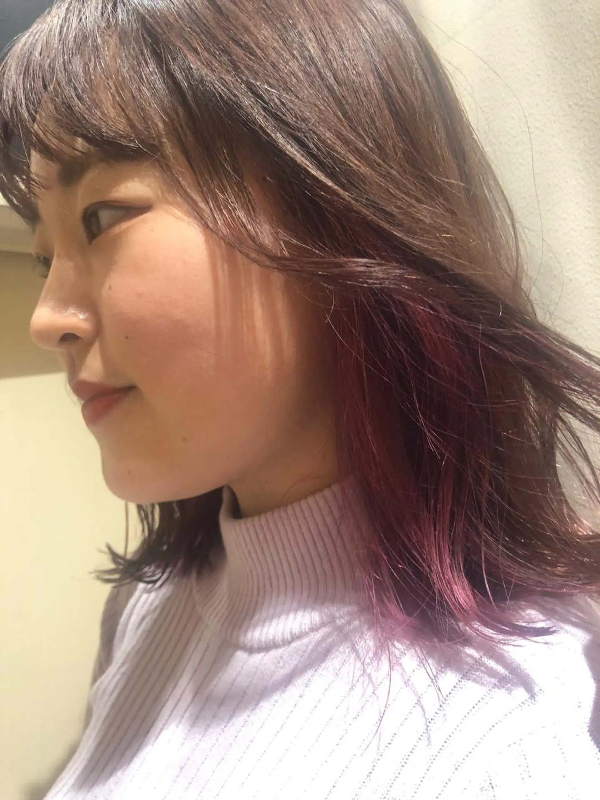 ミディアム カラー イヤリングカラー tomo🍒パーマ ハイトーン似合わせのヘアスタイル