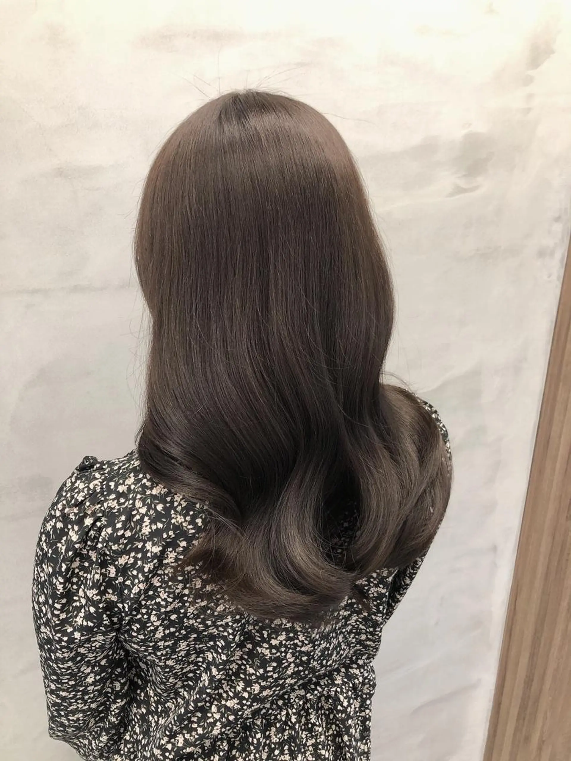 ロング カラー ヘアアレンジ アッシュ アッシュグレー アッシュグレージュ ベージュカラー ブリーチ 【美髪特化 髪質改善サイトウ】のヘアスタイル