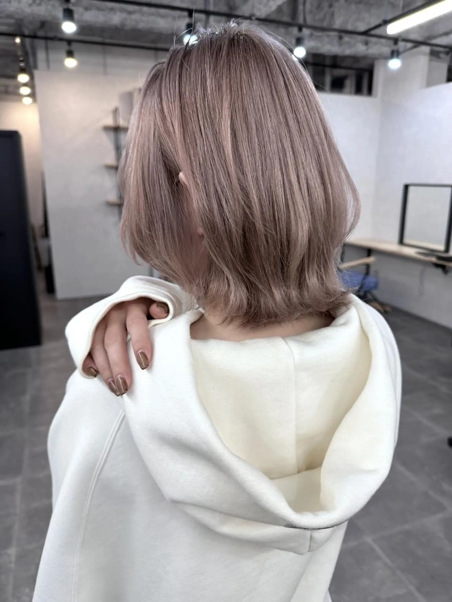 ミディアム カラー ヘアアレンジ ハイトーン カラーのヘアスタイル