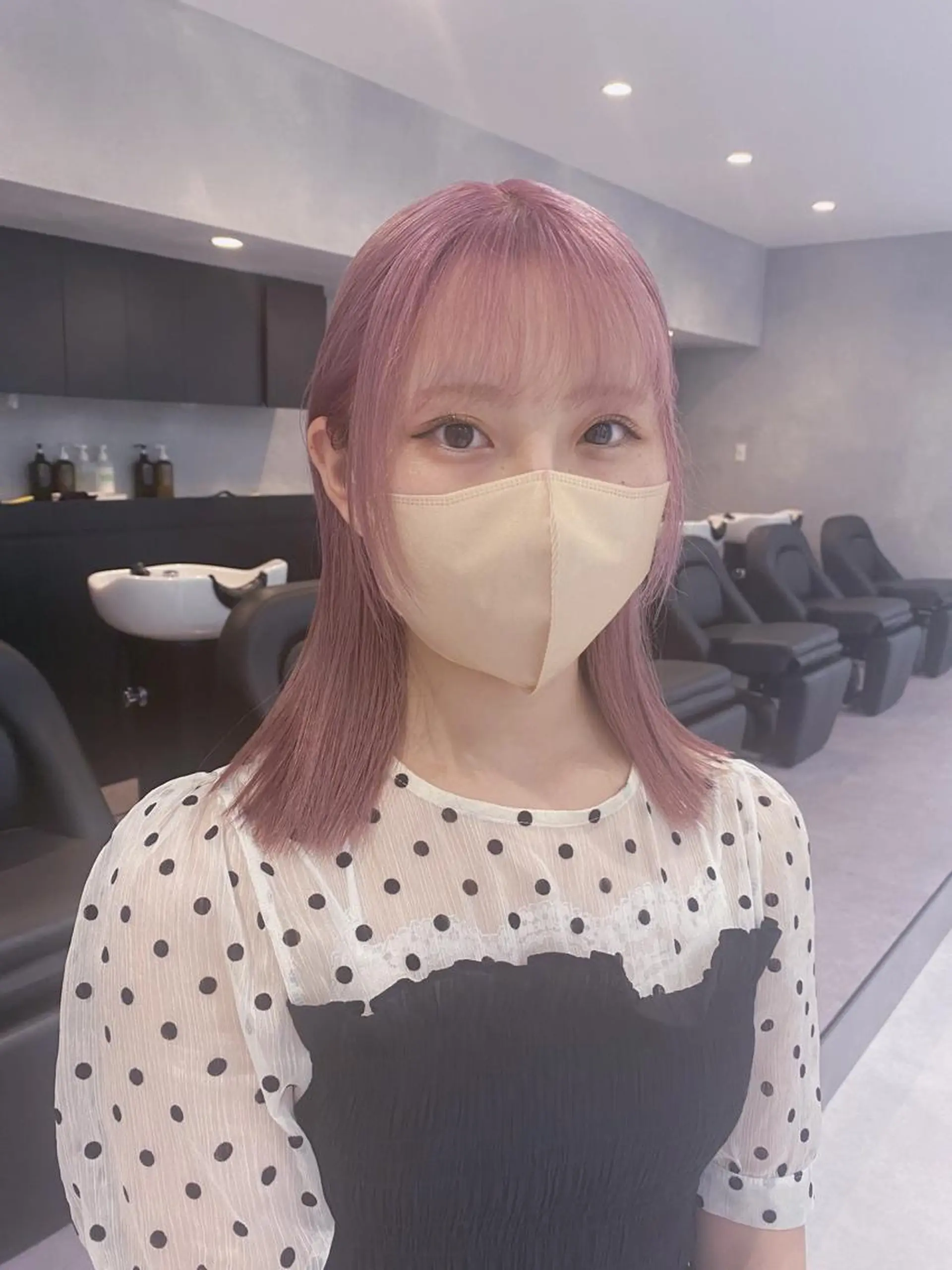 ミディアム カラー ピンクカラー 顔まわりレイヤー 顔周りカット レイヤーカット カット ヘアカラー トリートメント 鈴木/ミルクティー/ ブリーチ/ボブ/のヘアスタイル