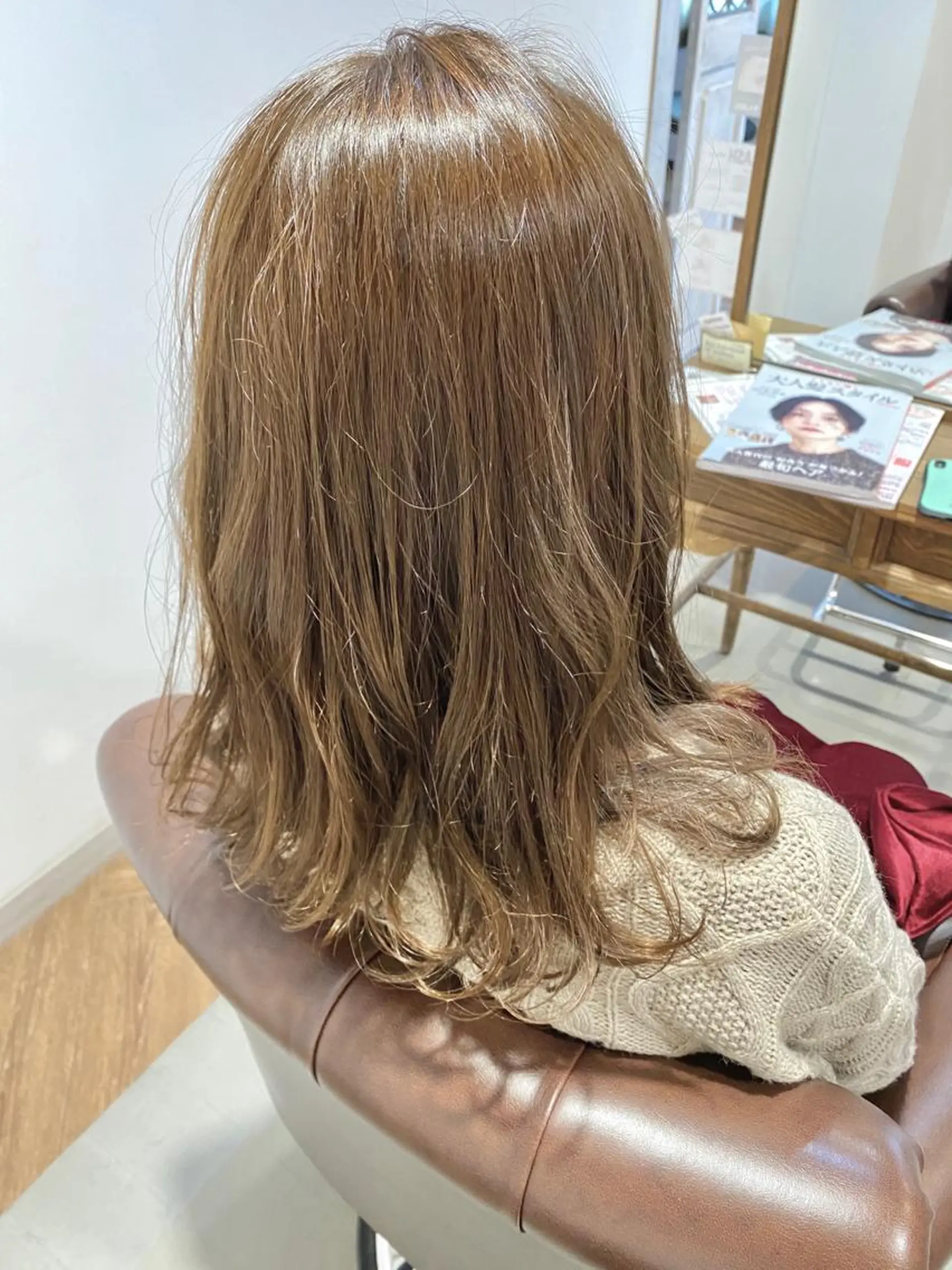 セミロング カラー ベージュカラー ブリーチ 透明感カラー イルミナカラー ミルクティーベージュ 美髪・髪質改善 有田怜平のヘアスタイル