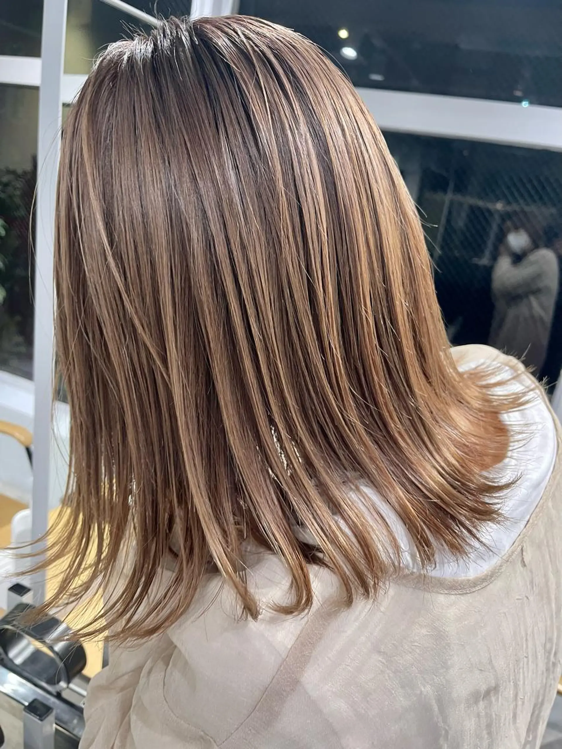 ミディアム カラー グレージュ ミルクティーグレージュ 篠崎 佑季のヘアスタイル