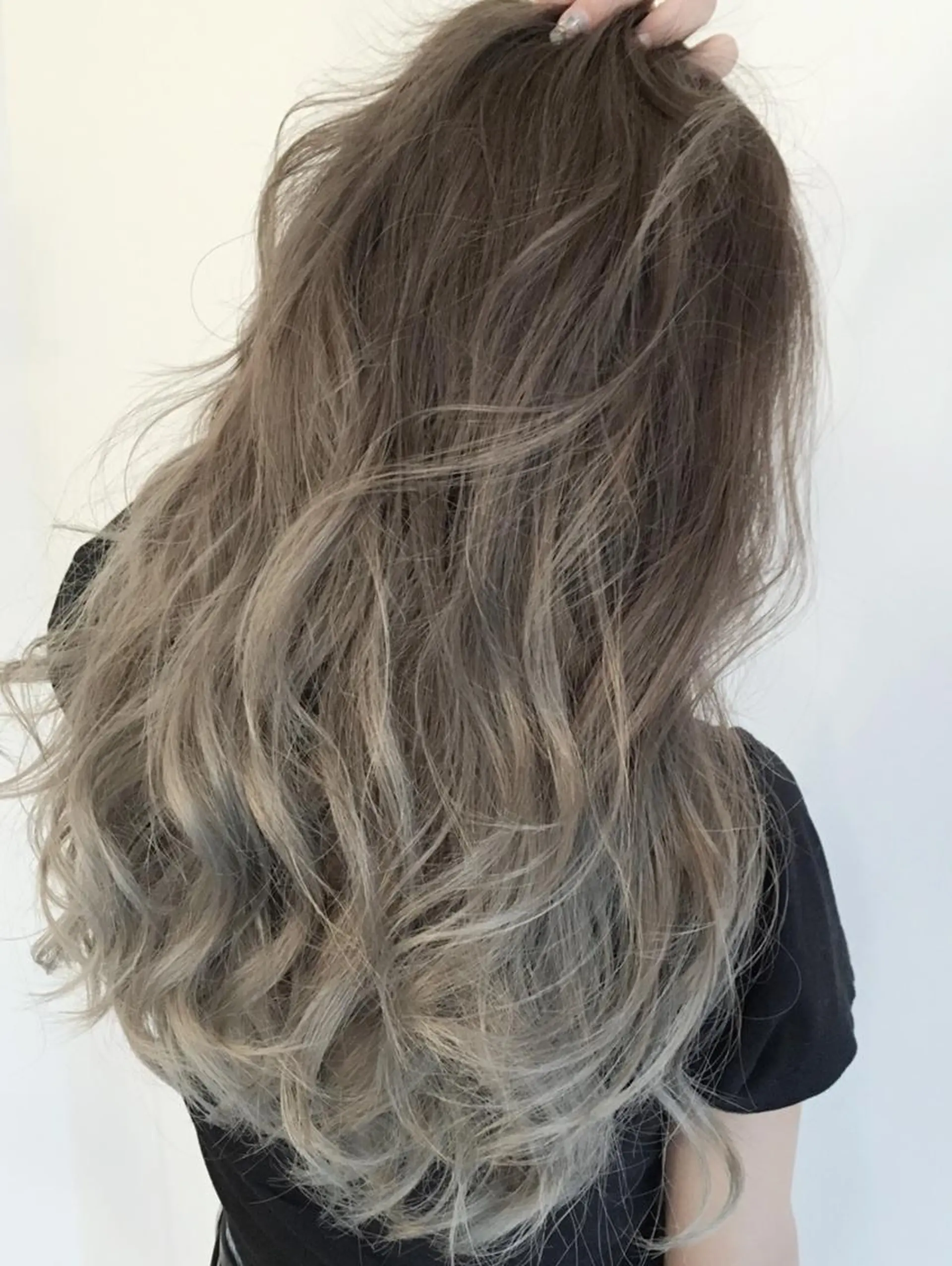 セミロング カラー Rina  のヘアスタイル