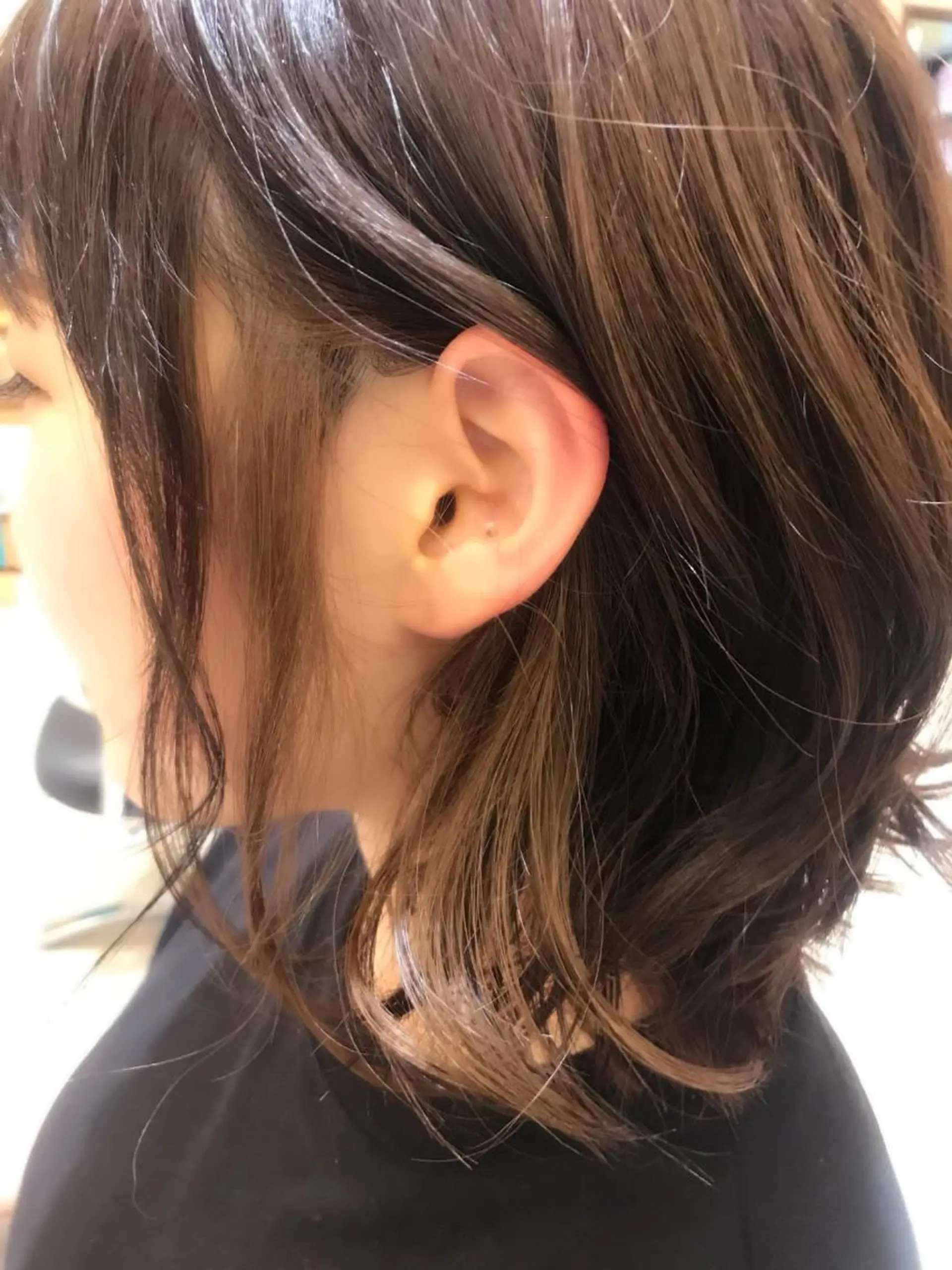 ミディアム カラー 峯村 亜希のヘアスタイル