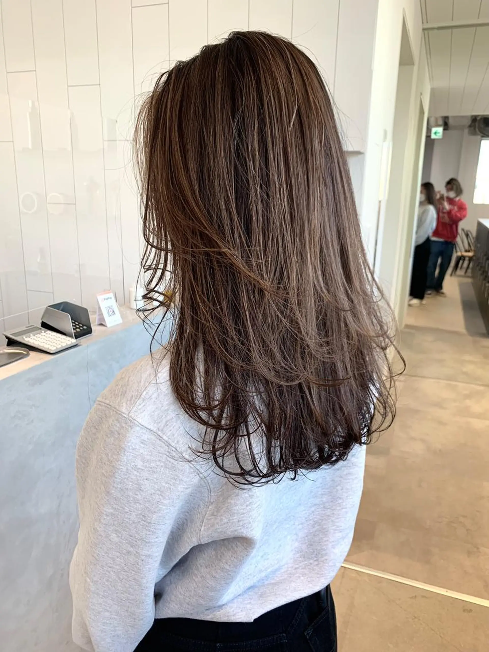 ミディアム カラー ベージュカラー ブリーチ ハイライトカラー ハイライト 海外レイヤーカット 🇺🇸山村拓士のヘアスタイル