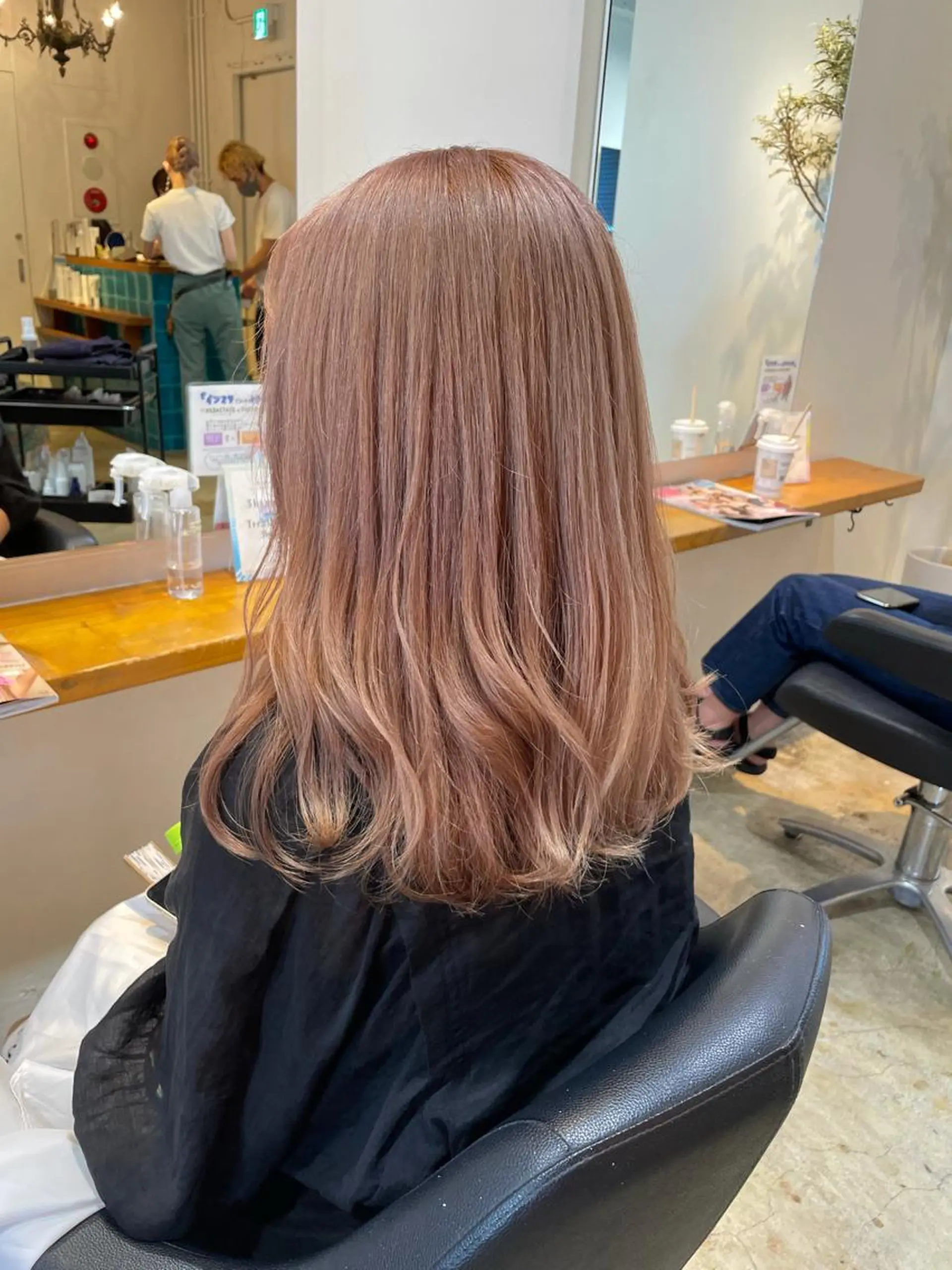 ミディアム カラー カット ヘアカラー トリートメント MIOベージュカラー 柔らかいカラーのヘアスタイル