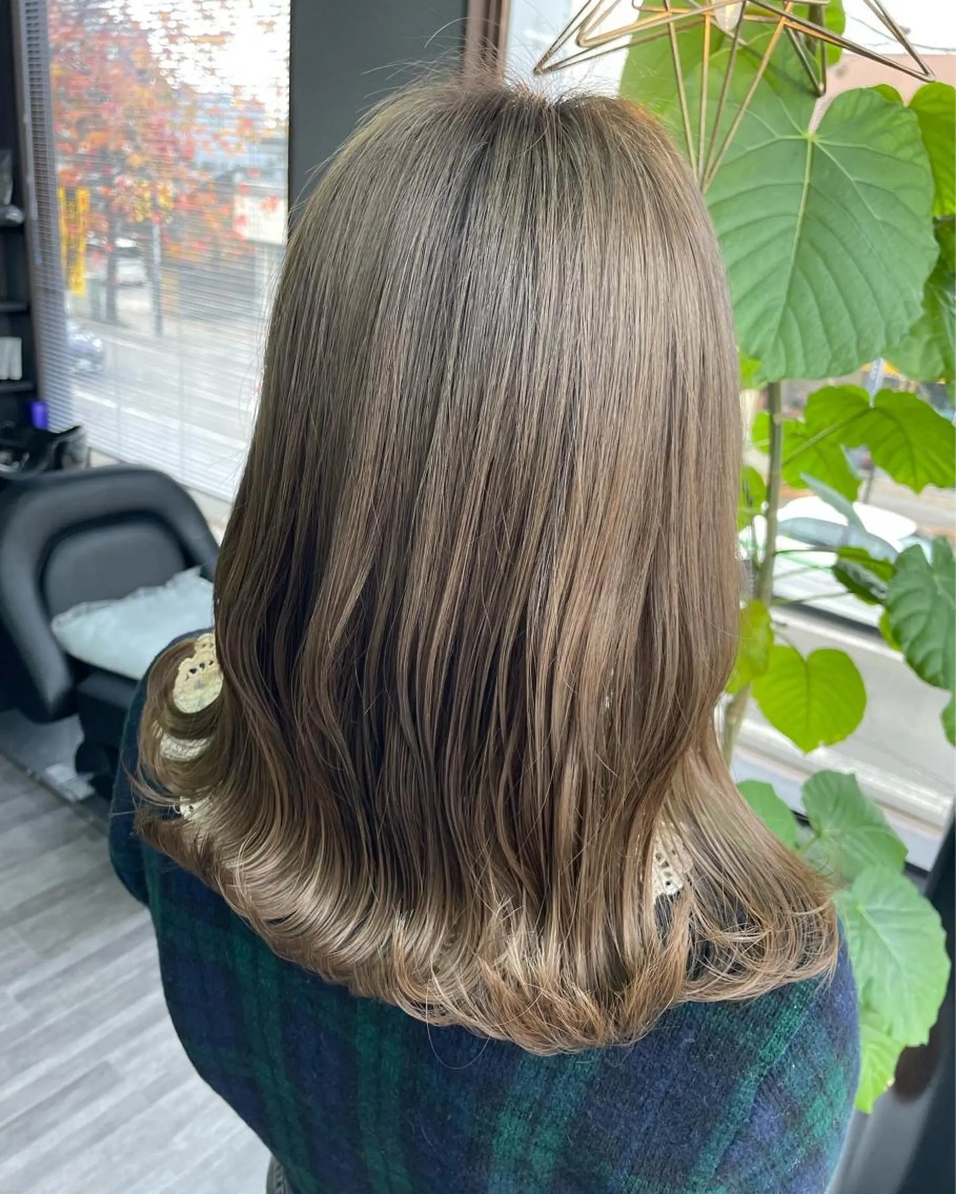 カラー ベージュカラー ブリーチ 透明感カラー フォギーベージュ オノ アカネのヘアスタイル