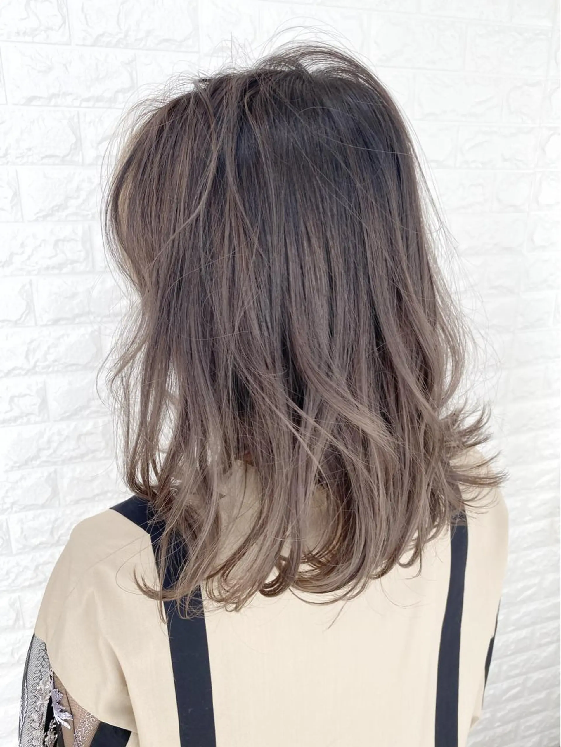 ミディアム 高木 麻知子のヘアスタイル