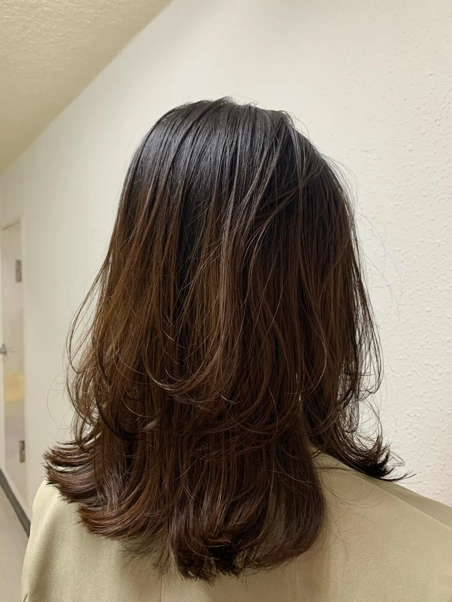 セミロング パーマ エンドウ　ミノリ🤎 /半個室/レイヤーのヘアスタイル