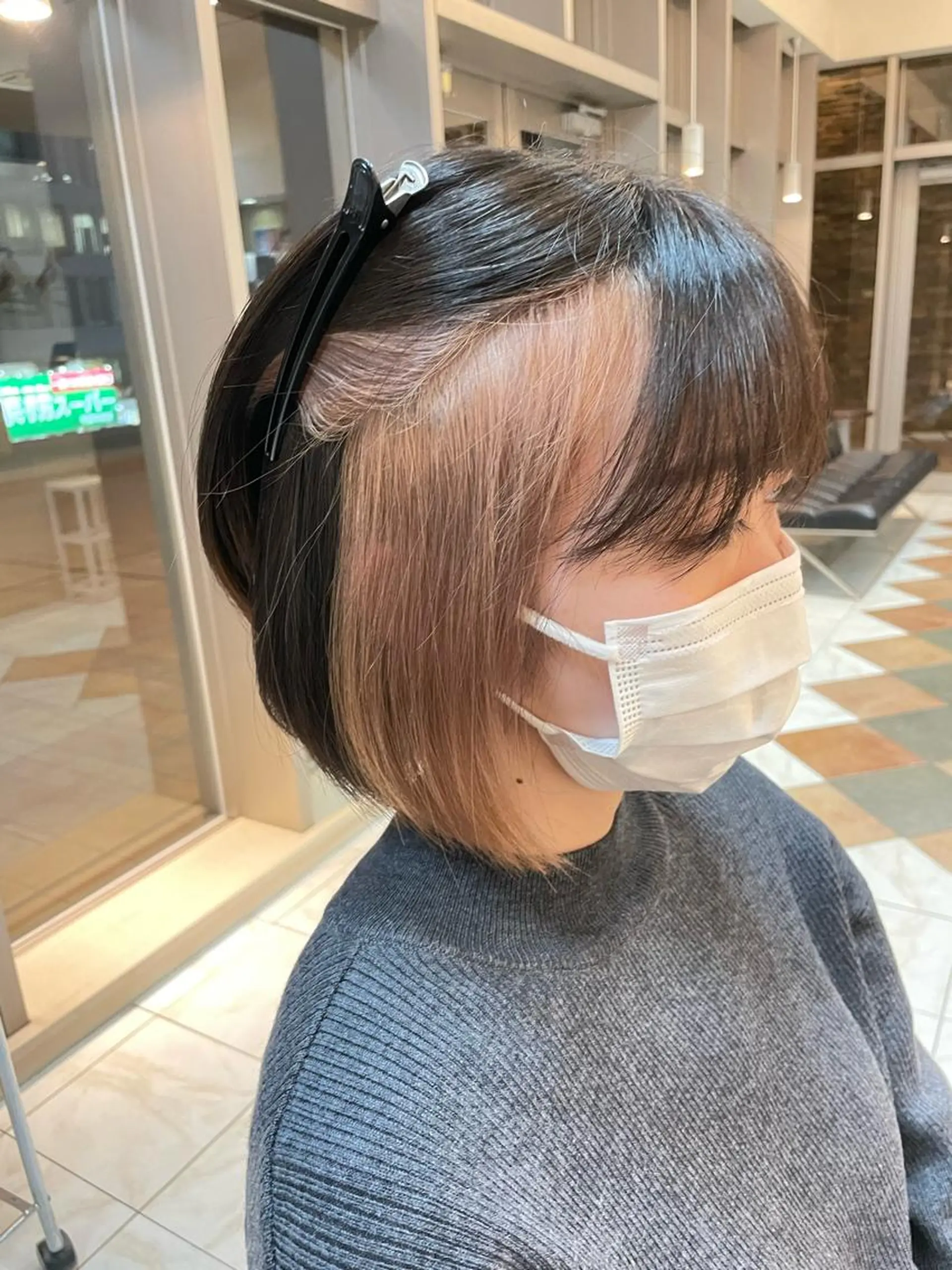 ショート ヘアカラー 新籾 尚哉のヘアスタイル