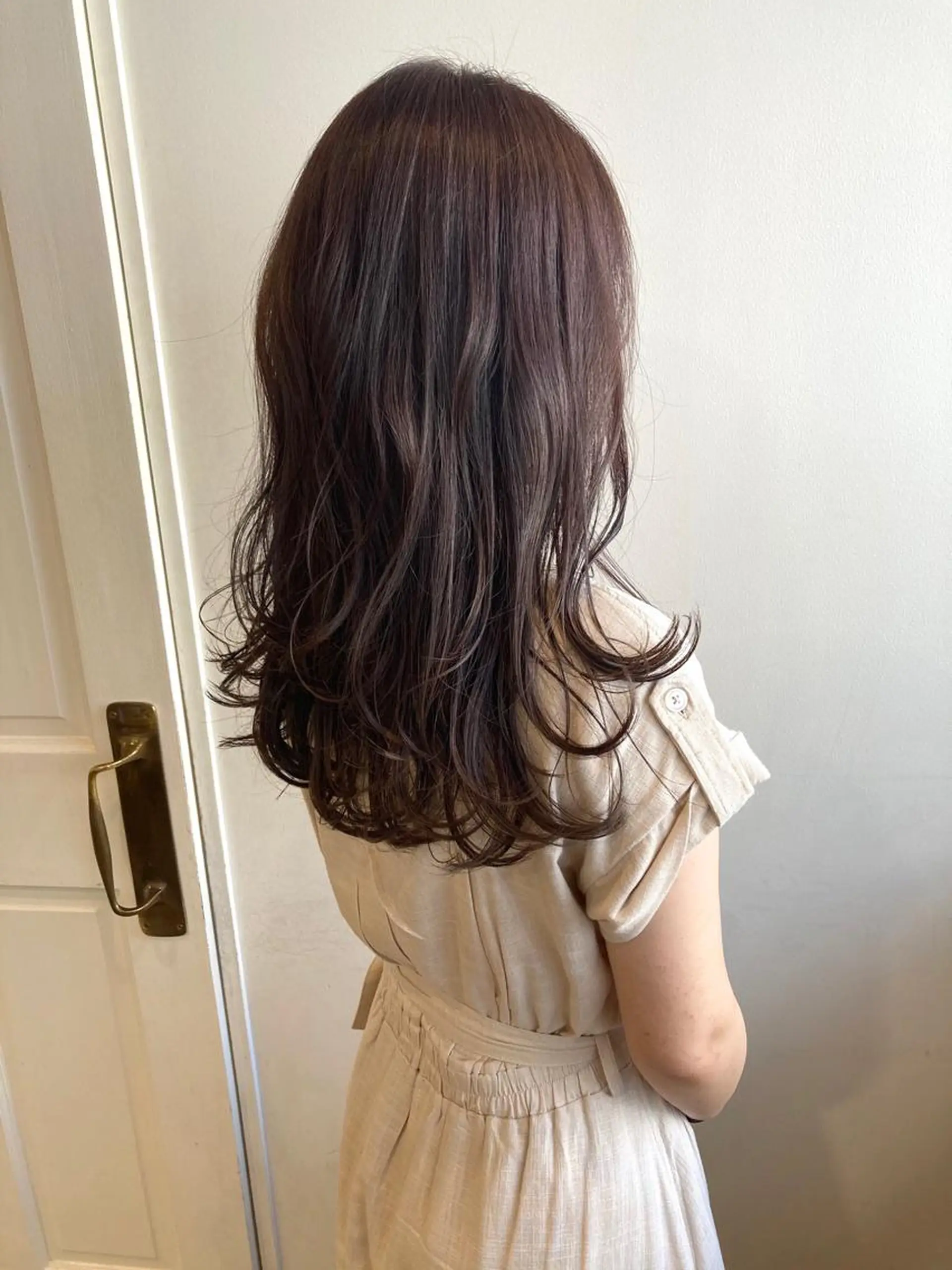 ロング カラー カット ヘアカラー トリートメント MIOベージュカラー 柔らかいカラーのヘアスタイル