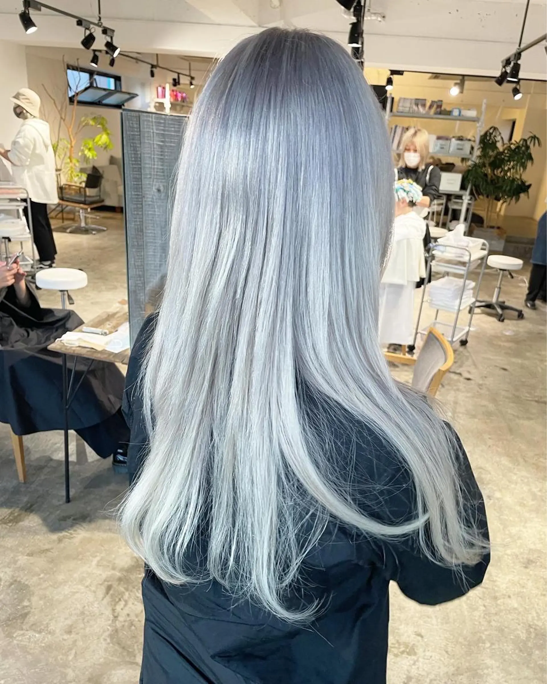 ロング カラー シルバー ホワイトシルバー ヘアカラー トリートメント ハイトーン/レイヤー /ケアブリーチ石川治のヘアスタイル
