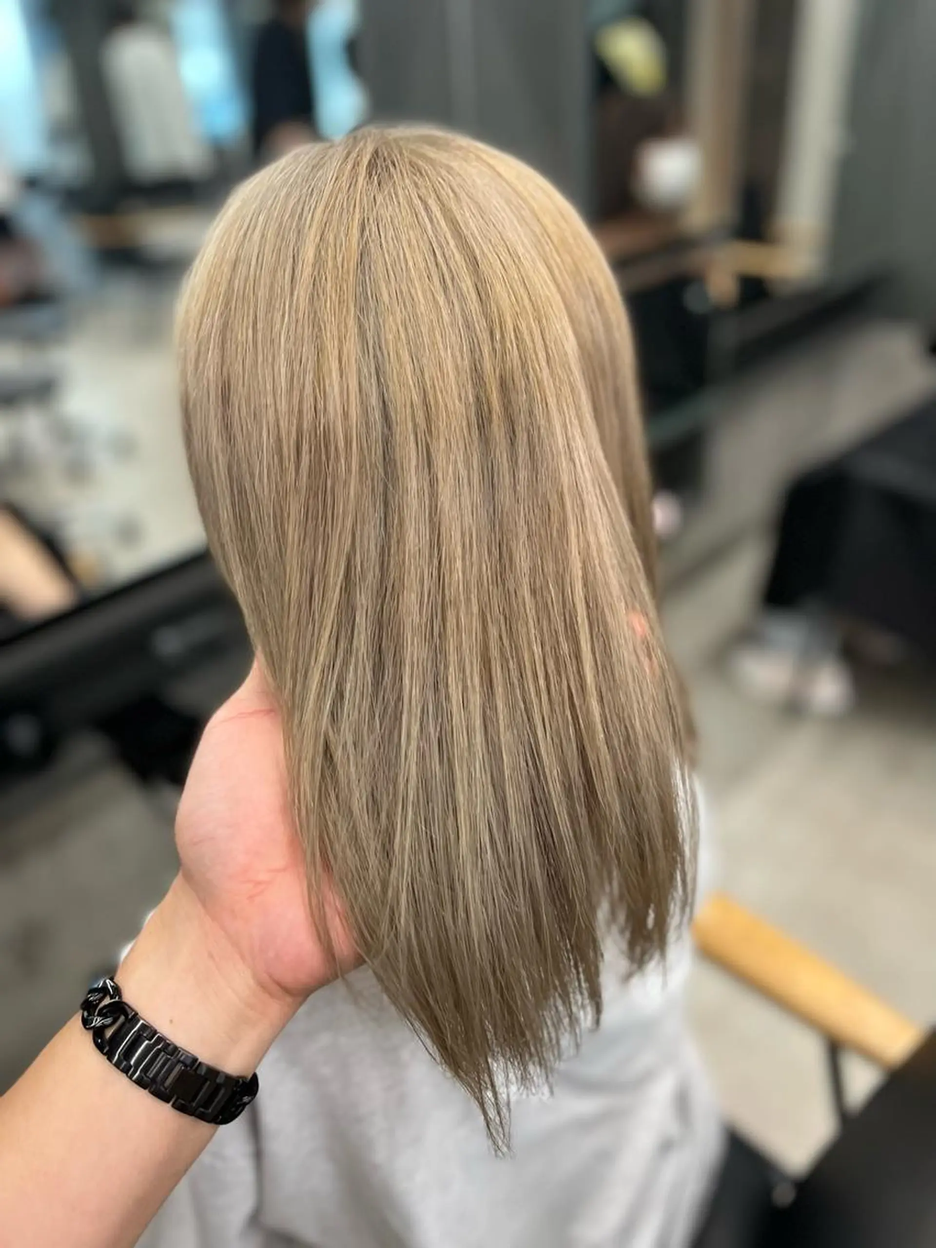 ロング カラー ブリーチ ブロンド ヘアカラー 誰よりも丁寧なカット 🍀小林輝のヘアスタイル