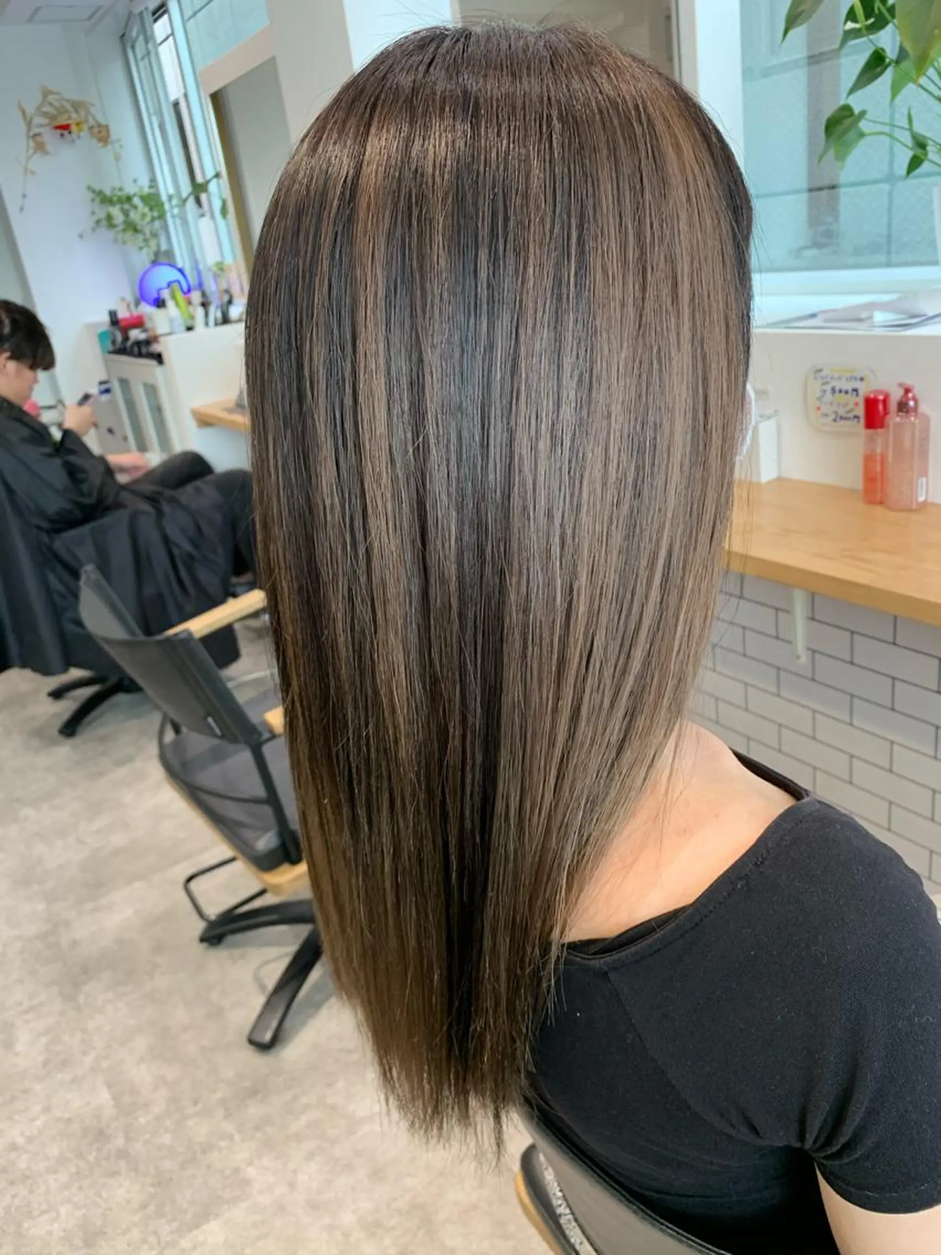 セミロング ヨシミ カズヤのヘアスタイル