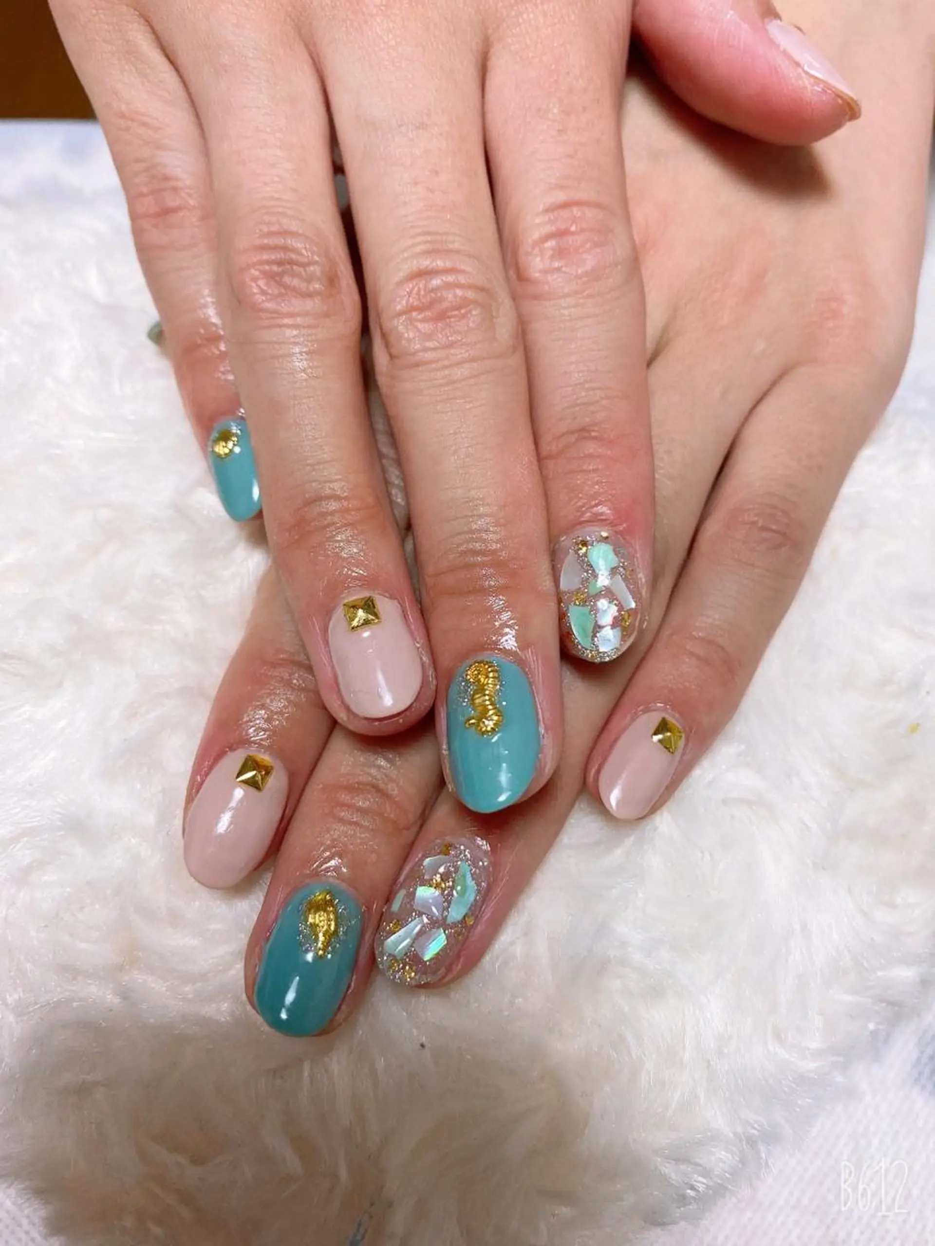 ネイル The Best Beauty受付担当のヘアスタイル