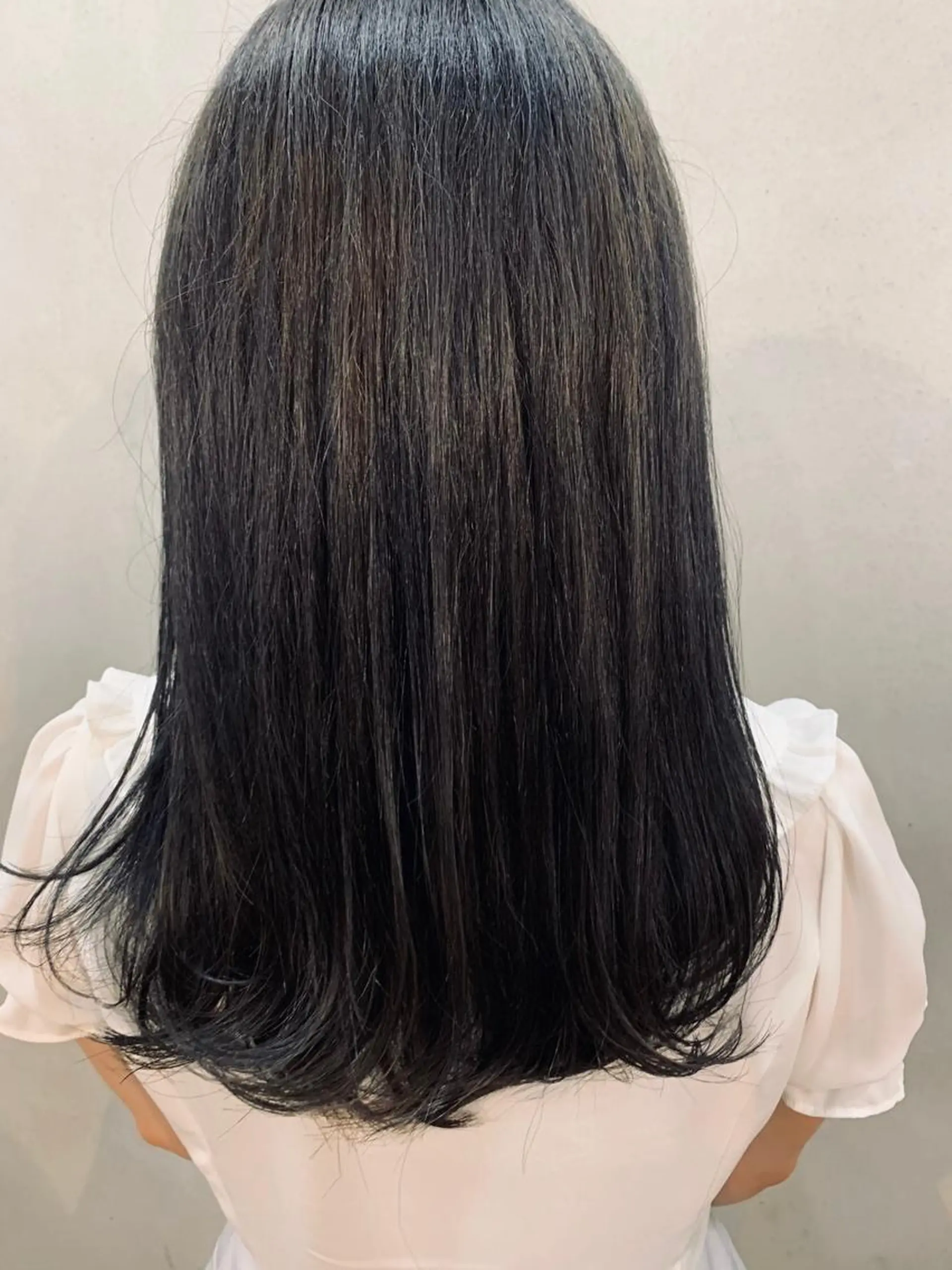 ロング カラー グレージュ 宗近 拓磨のヘアスタイル
