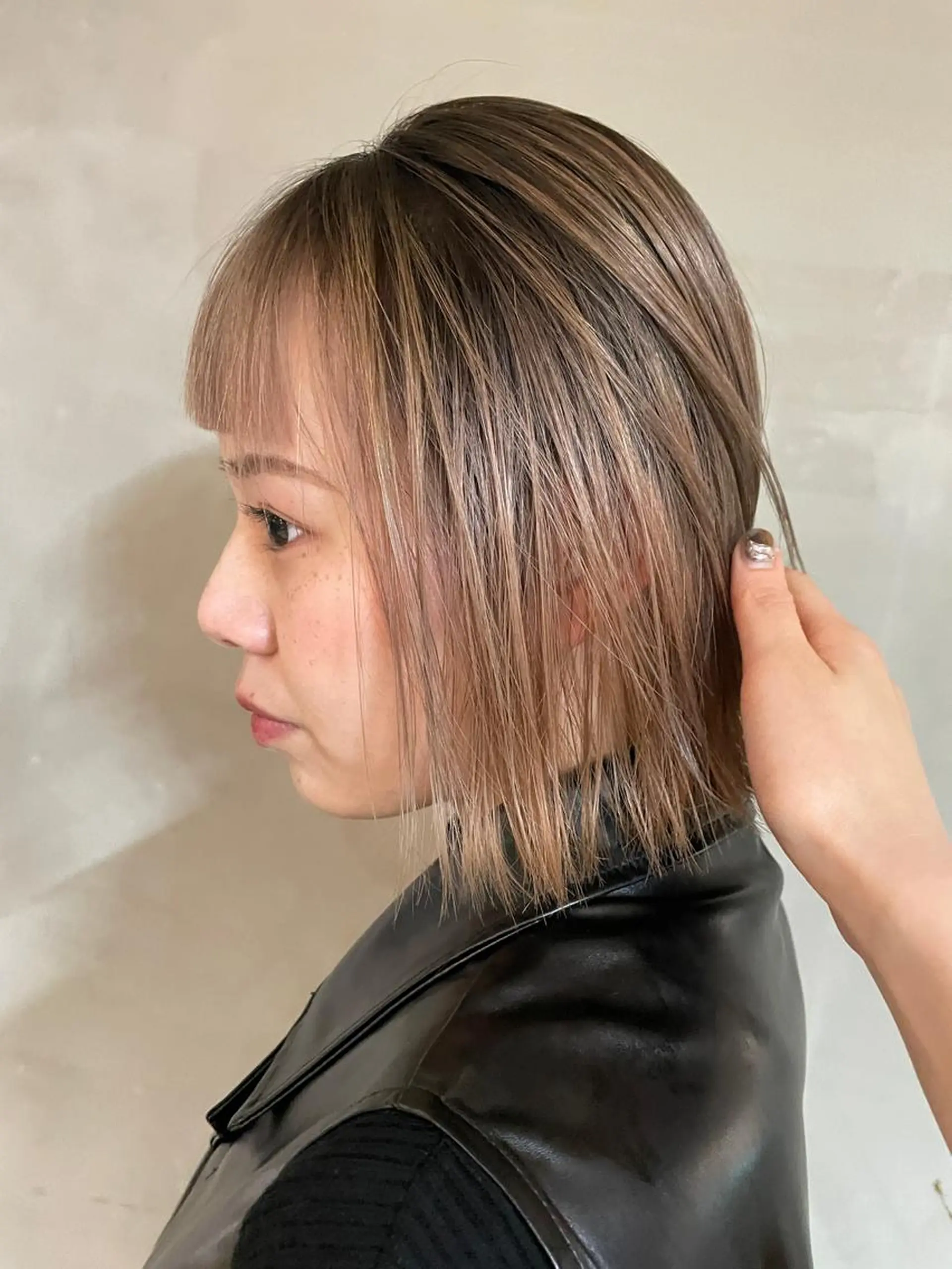 ショート カラー バレイヤージュ ブリーチ グラデーションカラー レイヤーカット OLTI所属・カジ エリナのヘアスタイル