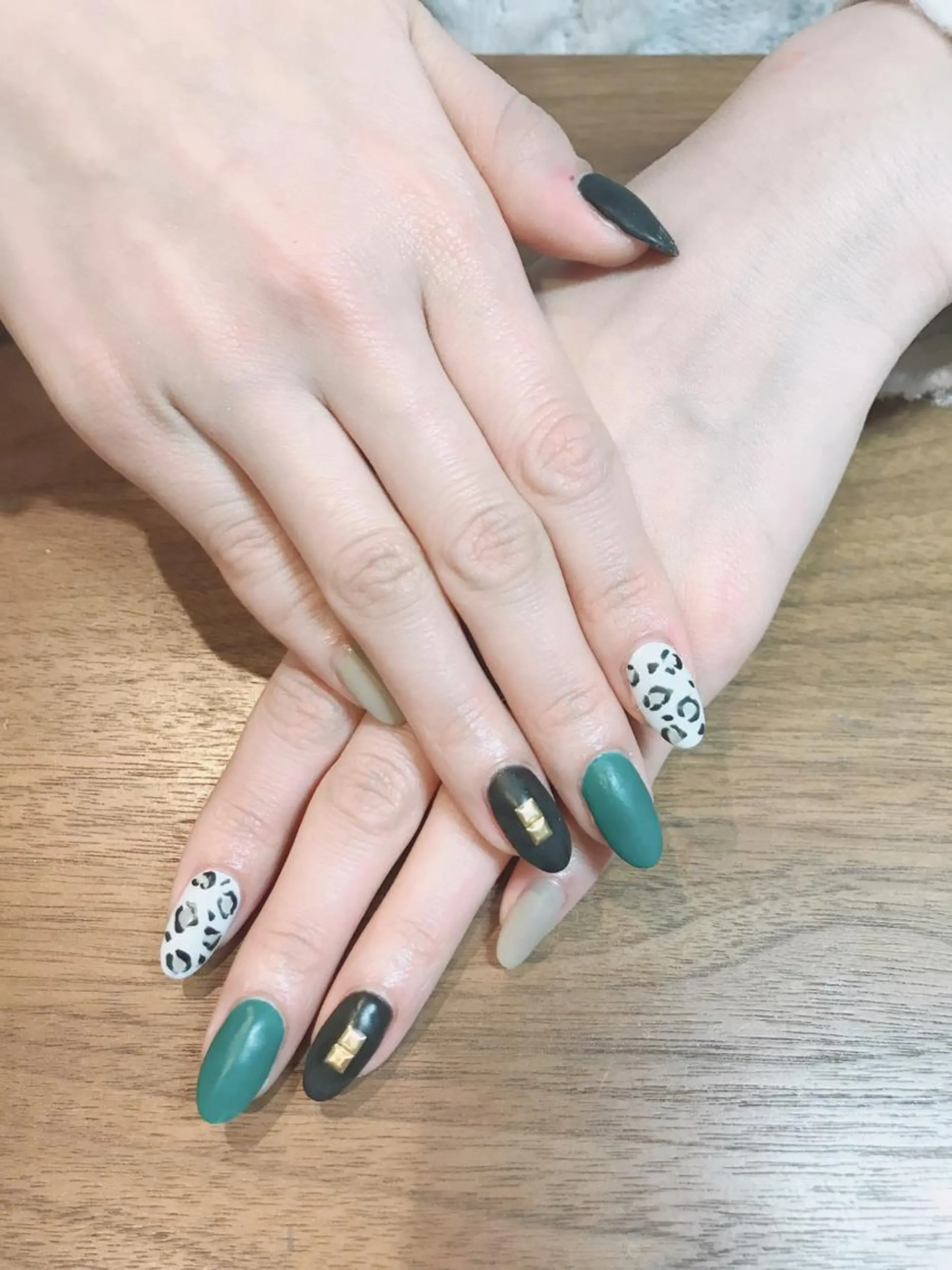 ネイル グリーン マットネイル ホワイト pipi..所属・pipi ..のネイルデザイン