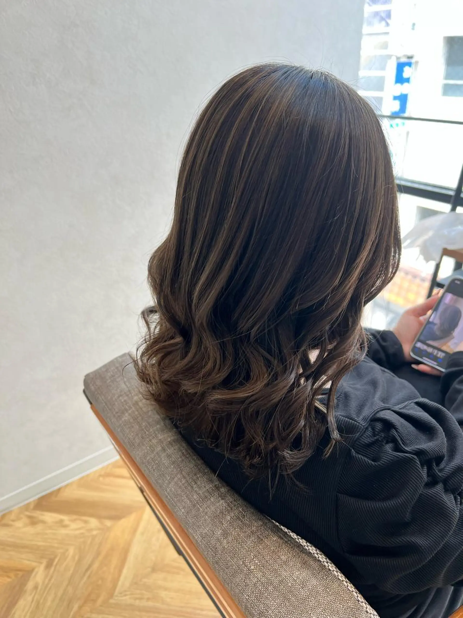 セミロング ハイライト レイヤーカット 縮毛矯正 トリートメント "今"だけでない美髪 KOTOMIのヘアスタイル